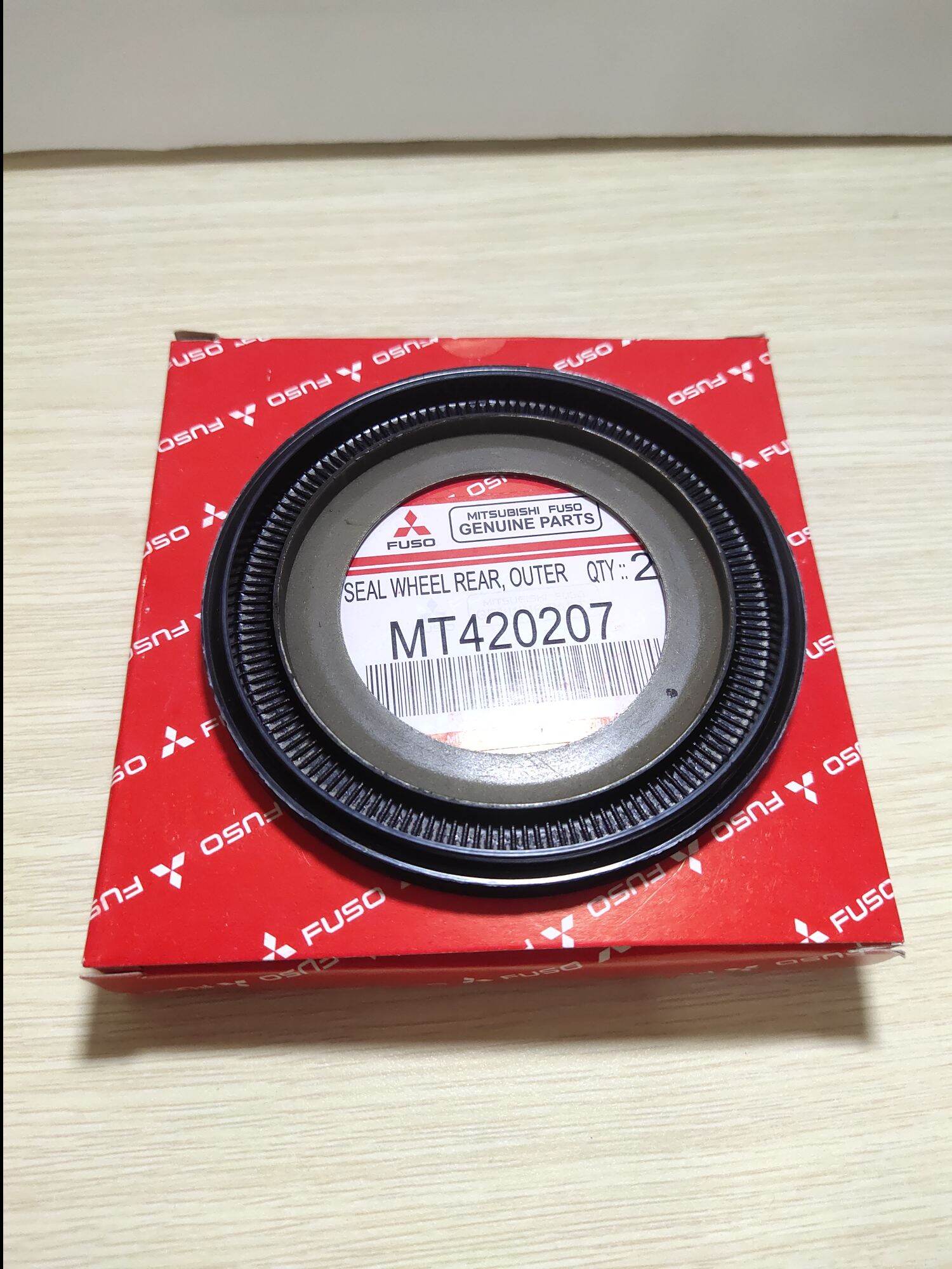 Oil Seal Seal Roda Belakang Bagian Luar Mitsubishi Ps100 Ps120 Ps125