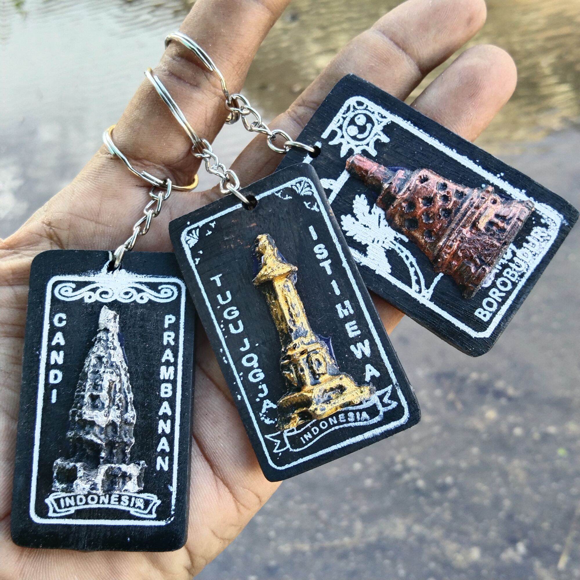 Paket 3 Pcs Gantungan Kunci Kayu Candi Khas Jogja Souvenir Malioboro