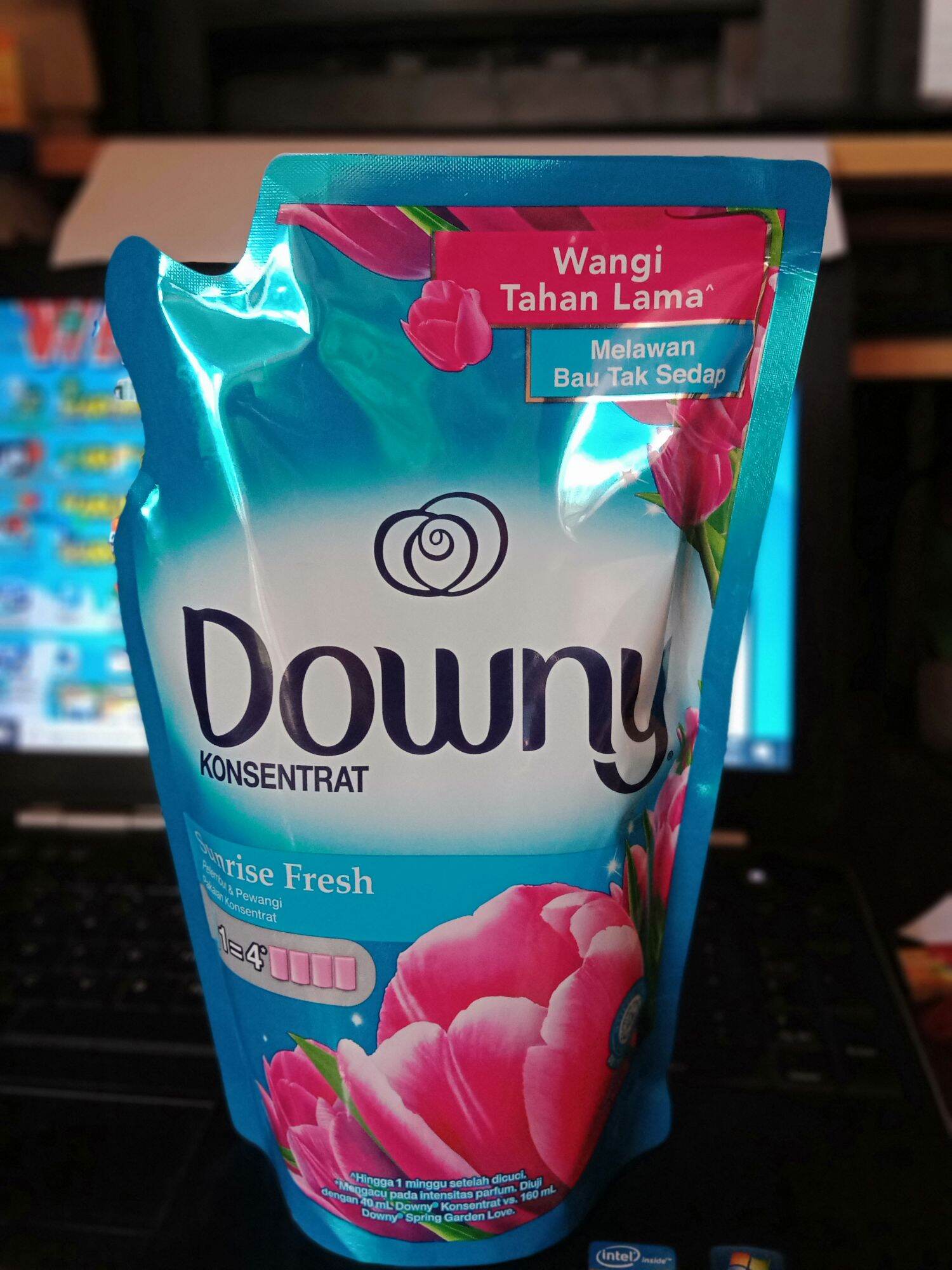 Downy Pewangi Dan Pelembut Pakaian Sunrise Fresh 720 Ml Biru Lazada