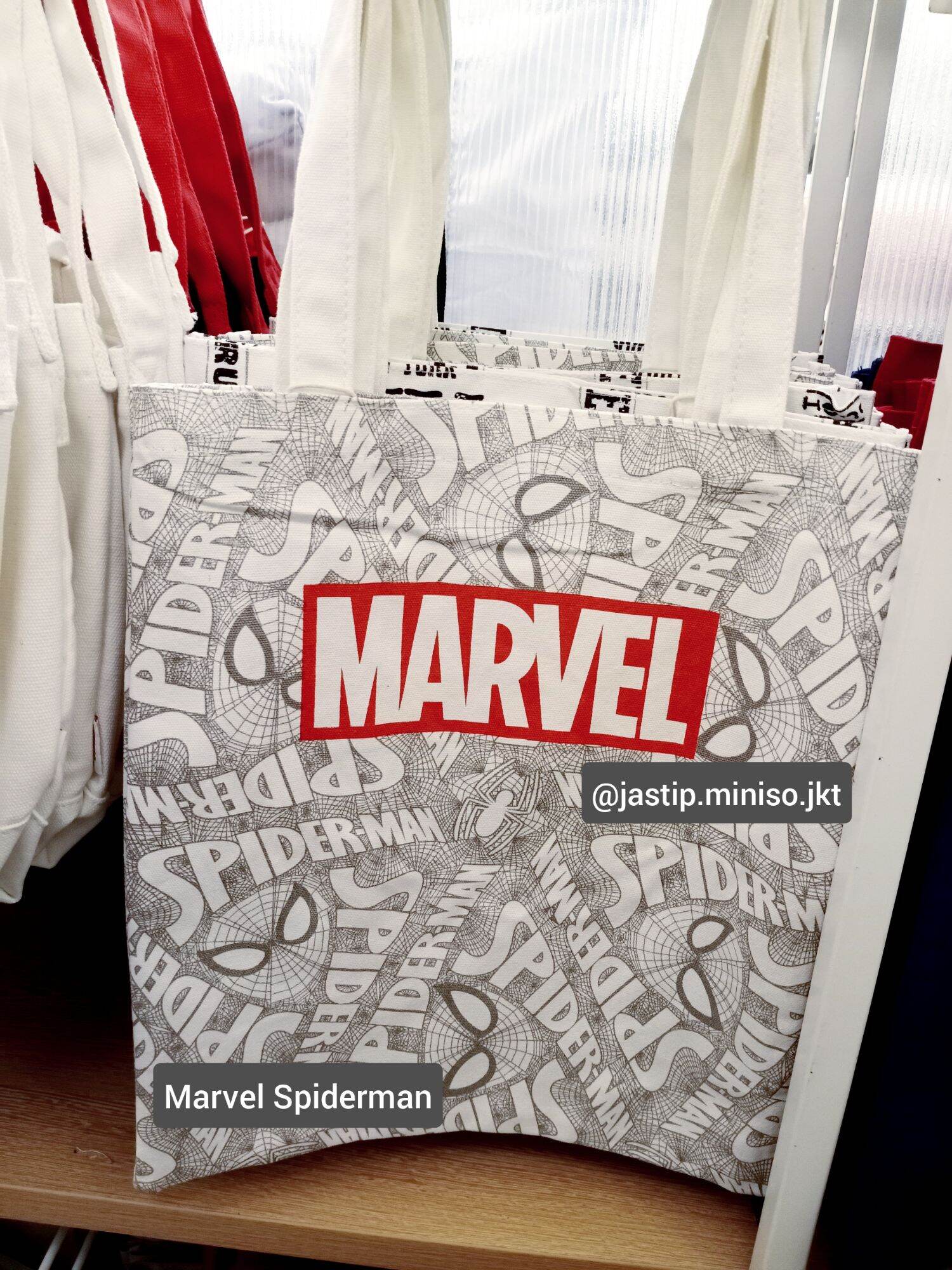 Tote Bag Miniso x Marvel, Barang Mewah, Tas & Dompet di Carousell