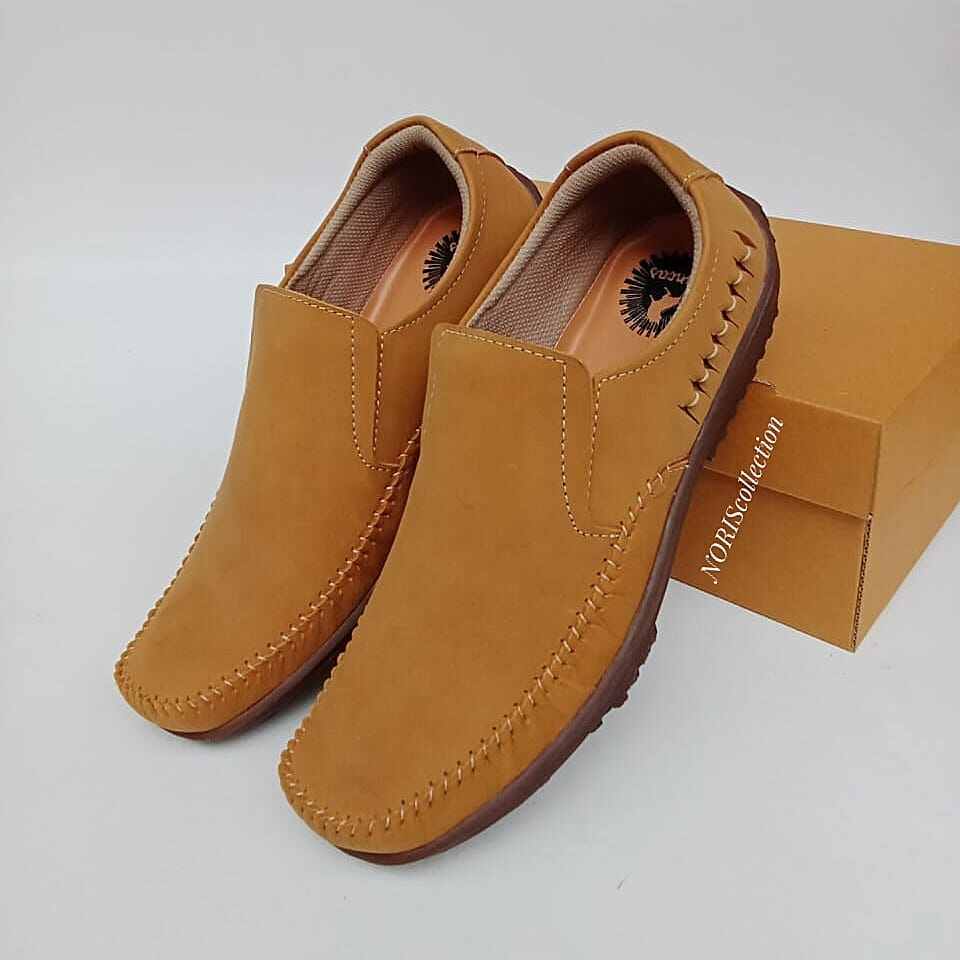 Sepatu santai pria full kulit Sepatu Casual slip on pria Terbaru