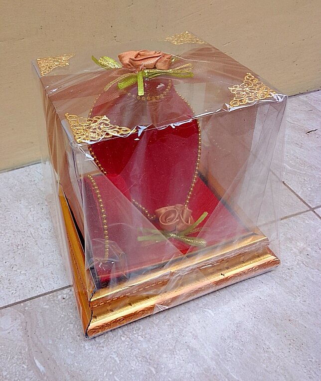 Tempat Perhiasan Pernikahan Gelang dan Kalung