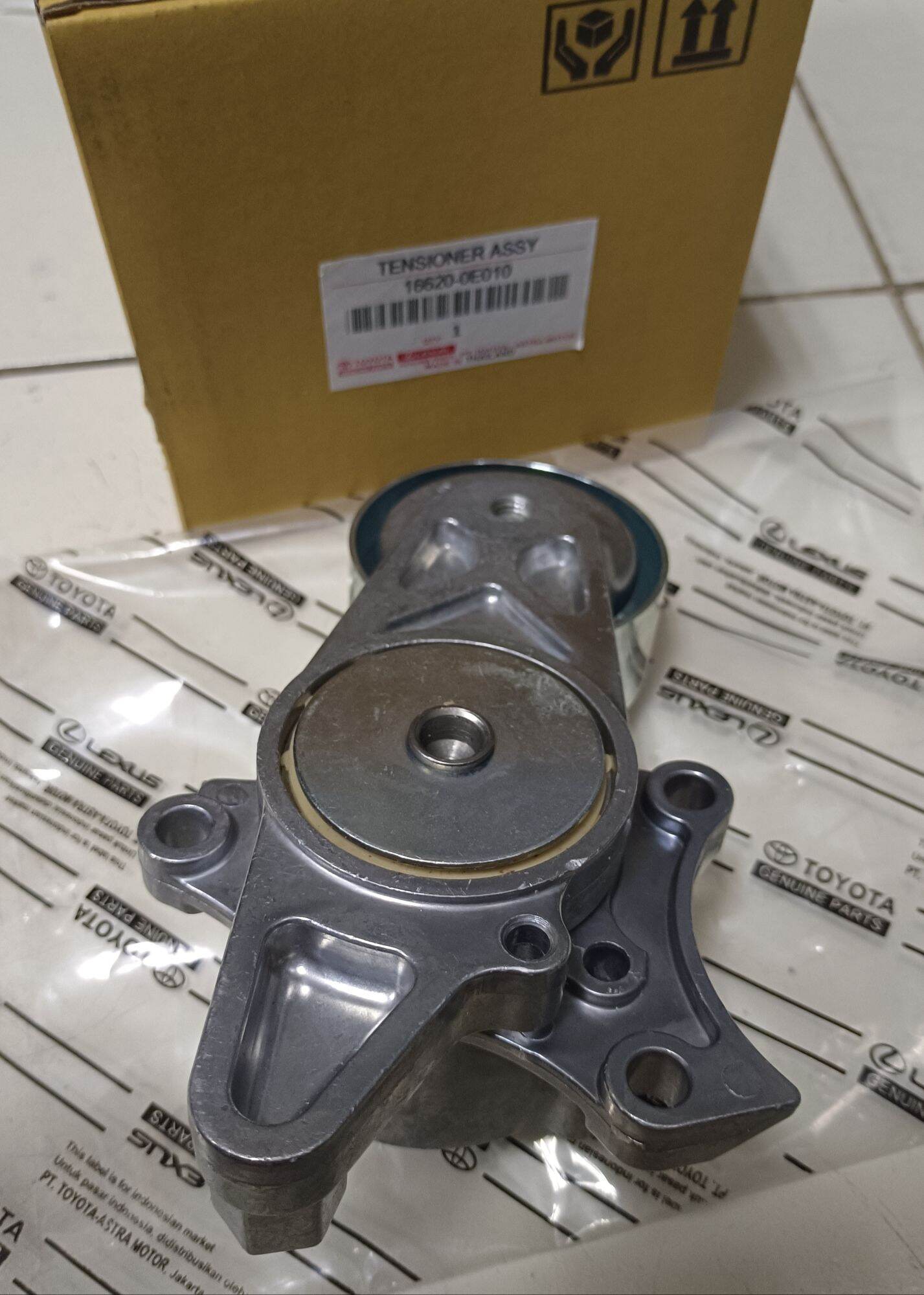 TENSIONER ASSY TOYOTA INNOVA REBORN DIESEL FORTUNER VRZ HILUX REVO 2400CC 18620-OE010 Harga 485,000 rupiah*Gratis Ongkir