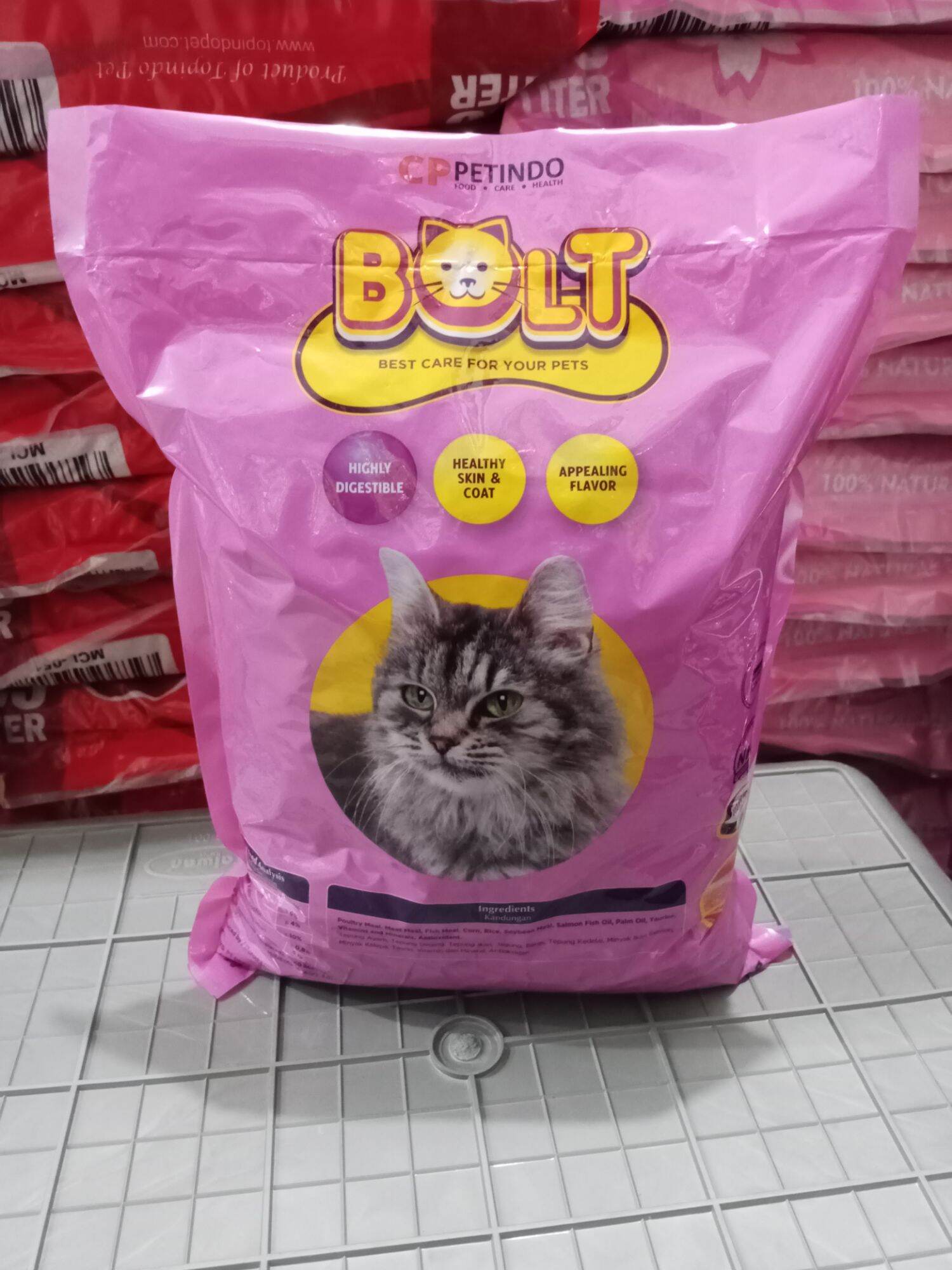 ( paket 5pcs) makanan kucing bolt cat salmon dry food kemasan 800gr adult cat Harga 104,000 rupiah*Gratis Ongkir