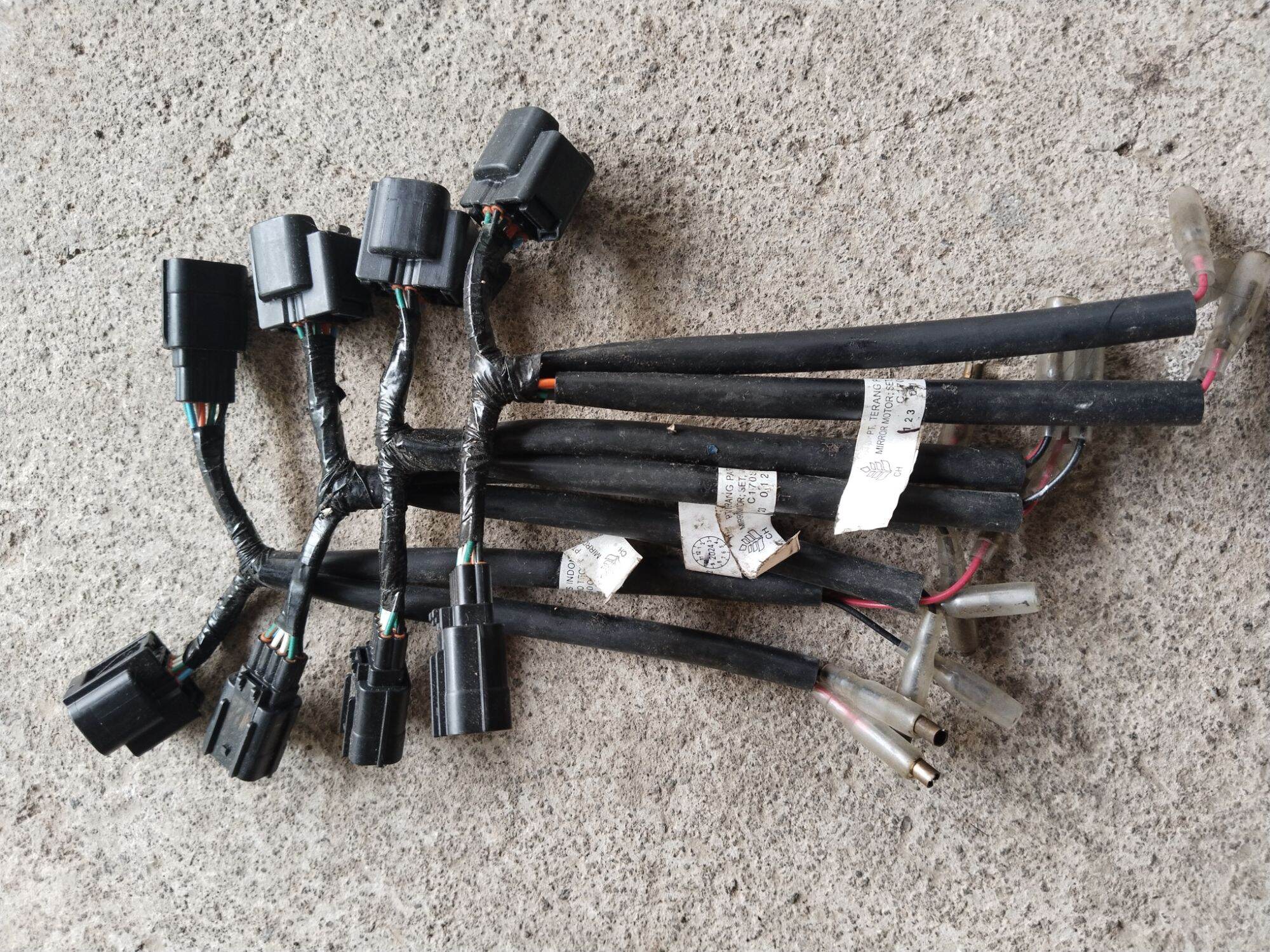 Vario 125,150,160 turn signal socket Harga 25,000 rupiah*Gratis Ongkir