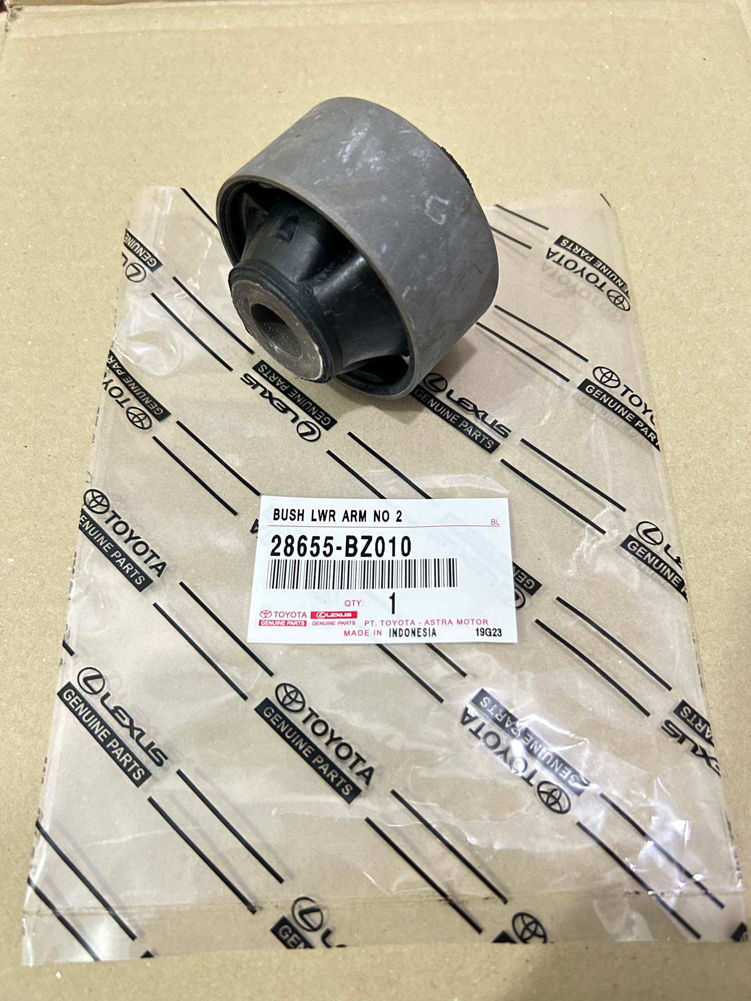 Bosh bush sayap bawah besar bushing lower arm big avanza xenia tahun 2004 sampai 2010 harga 1pc Harga 34,500 rupiah*Gratis Ongkir