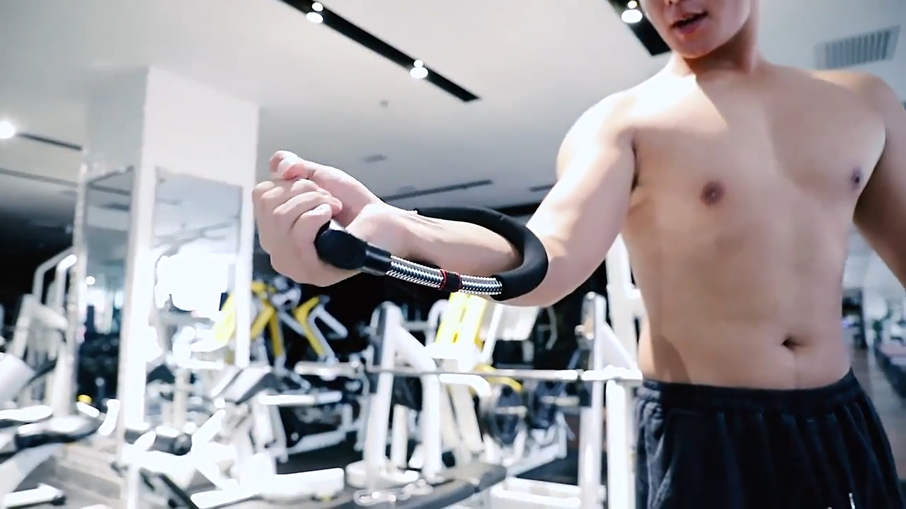 Yalangoch fitnes qizning surati