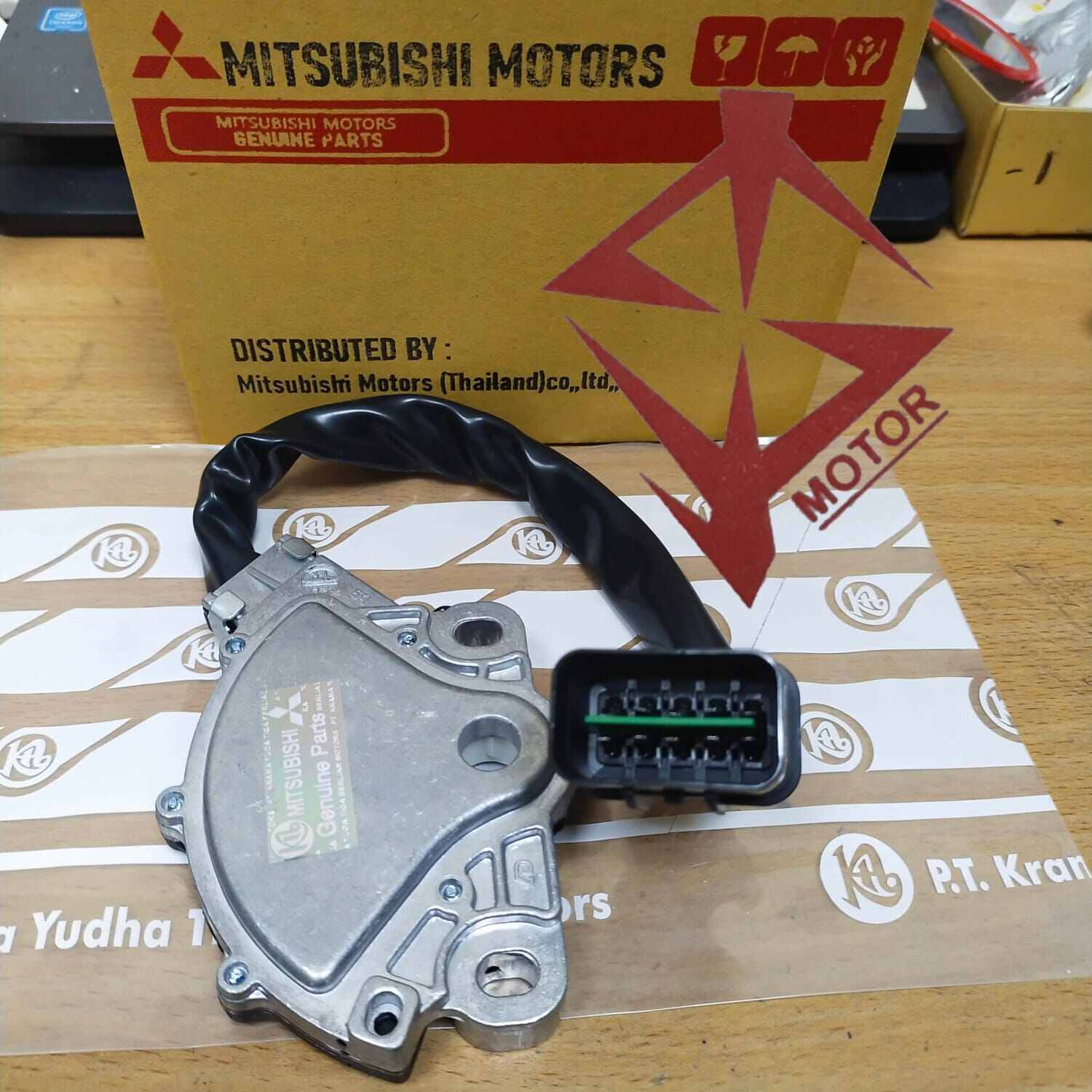 SWITCH INHIBITOR MATIC MITSUBISHI PAJERO SPORT TRITON MATIK 20092015