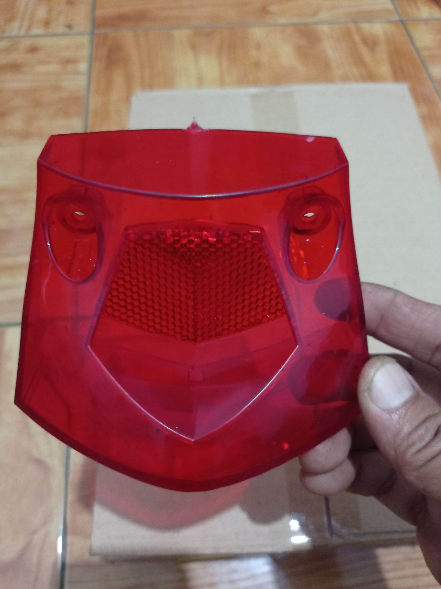 jual mika kaca belakang merah nya suzuki next next fi Harga 15,000 rupiah*Gratis Ongkir
