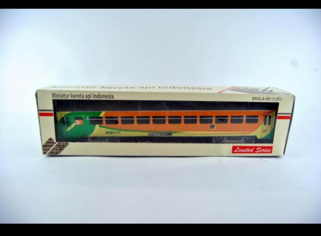 Gerbong Ekonomi Livery Hijau Kuning Oranye Miniatur Kereta Api