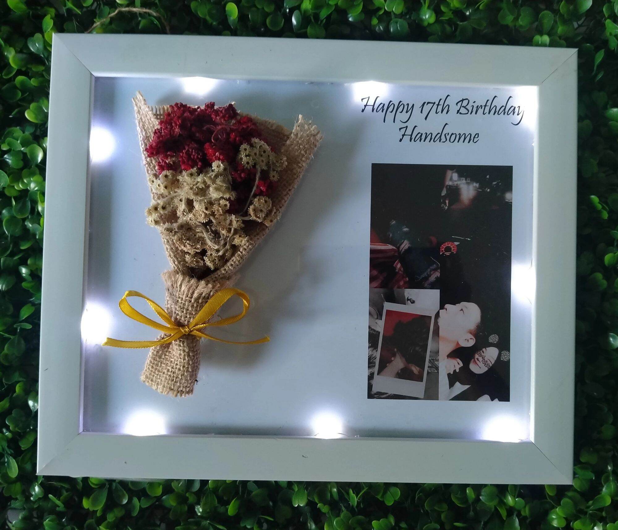 Bingkai Foto Ukuran 20x25CM (2D) PAKE lampu Bingkai Foto kado pernikahan bingkai unik dan cantik kadio…