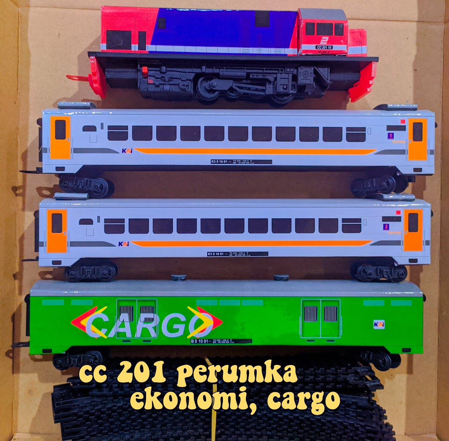 mainan kereta api indonesia,miniatur kereta api,cc 201 perumka,gerbong ...