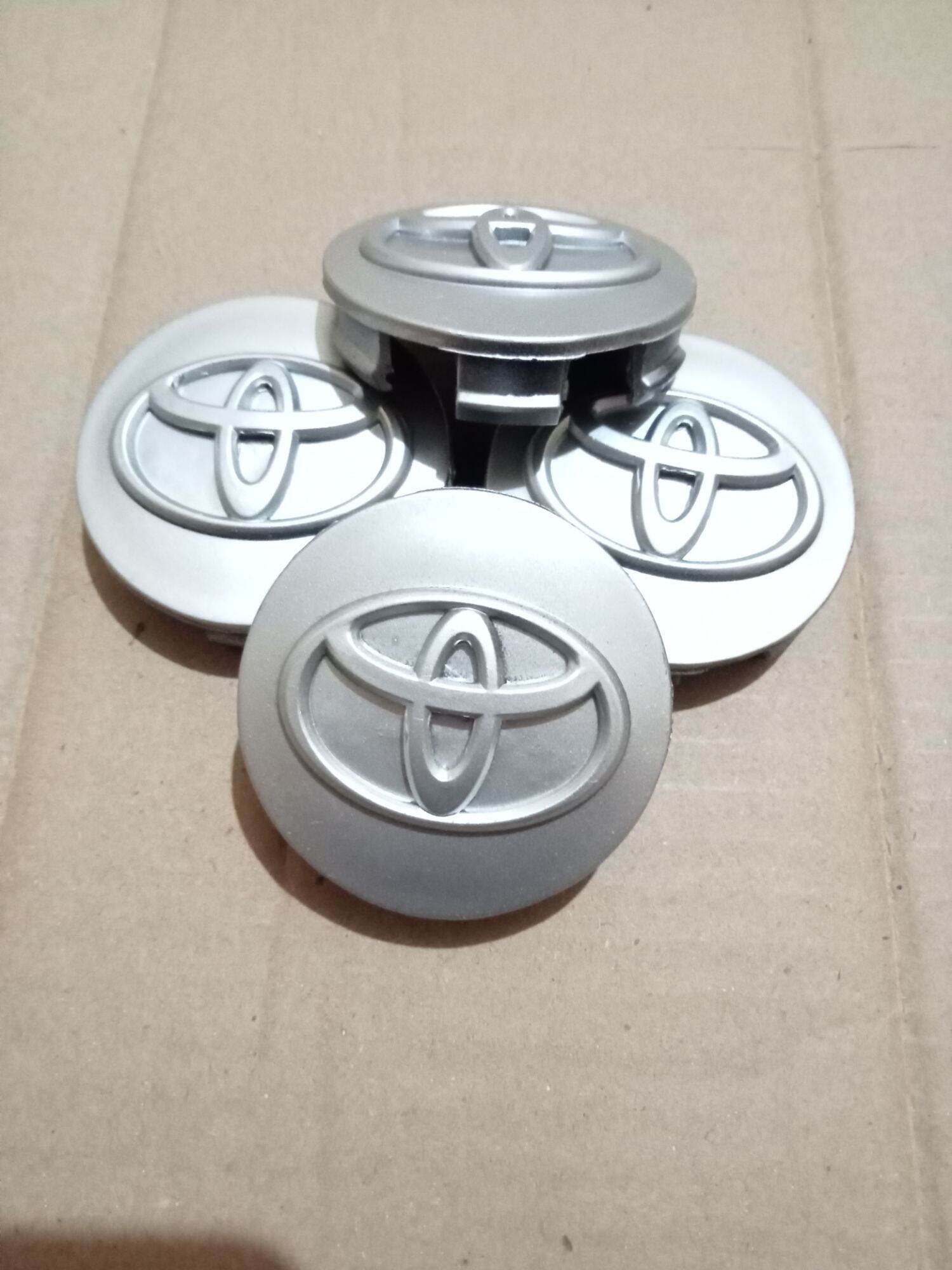 tutup velg dop roda avanza 2005-2015 veloz rush 2007-2014 diameter5,7cm tutup velg toyota Harga 8,000 rupiah*Gratis Ongkir