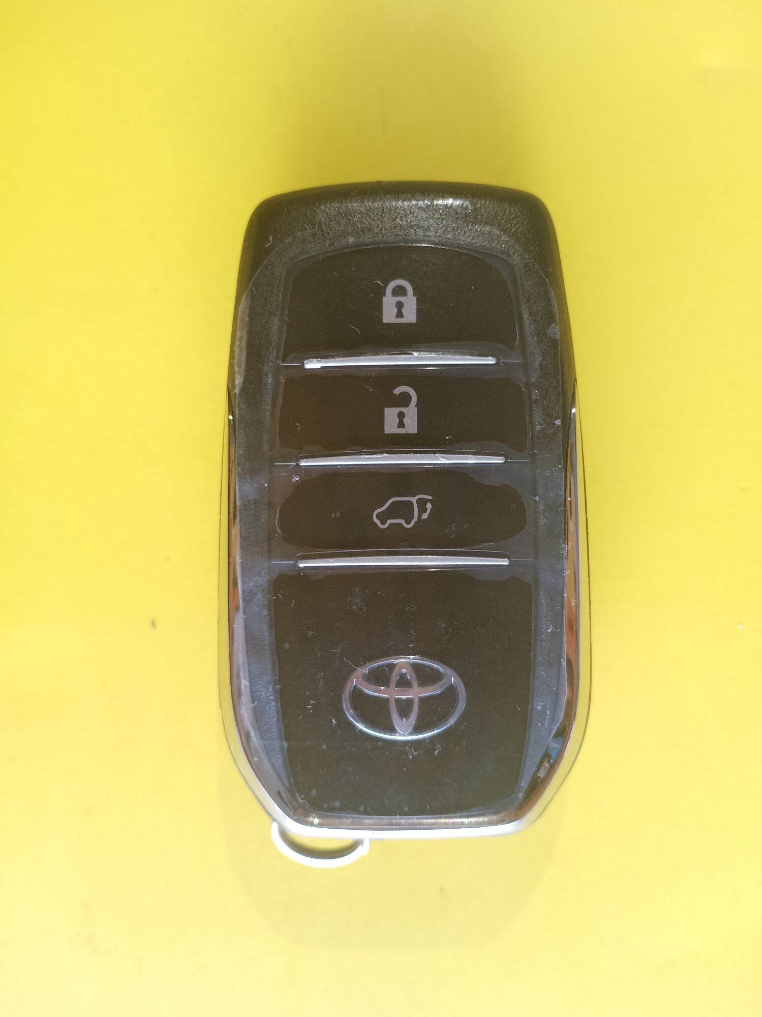 kunci remot smart key toyota fortuner vrz dan TRD ORIGINAL Giá 950,000 Đồng*Miễn phí vận chuyển