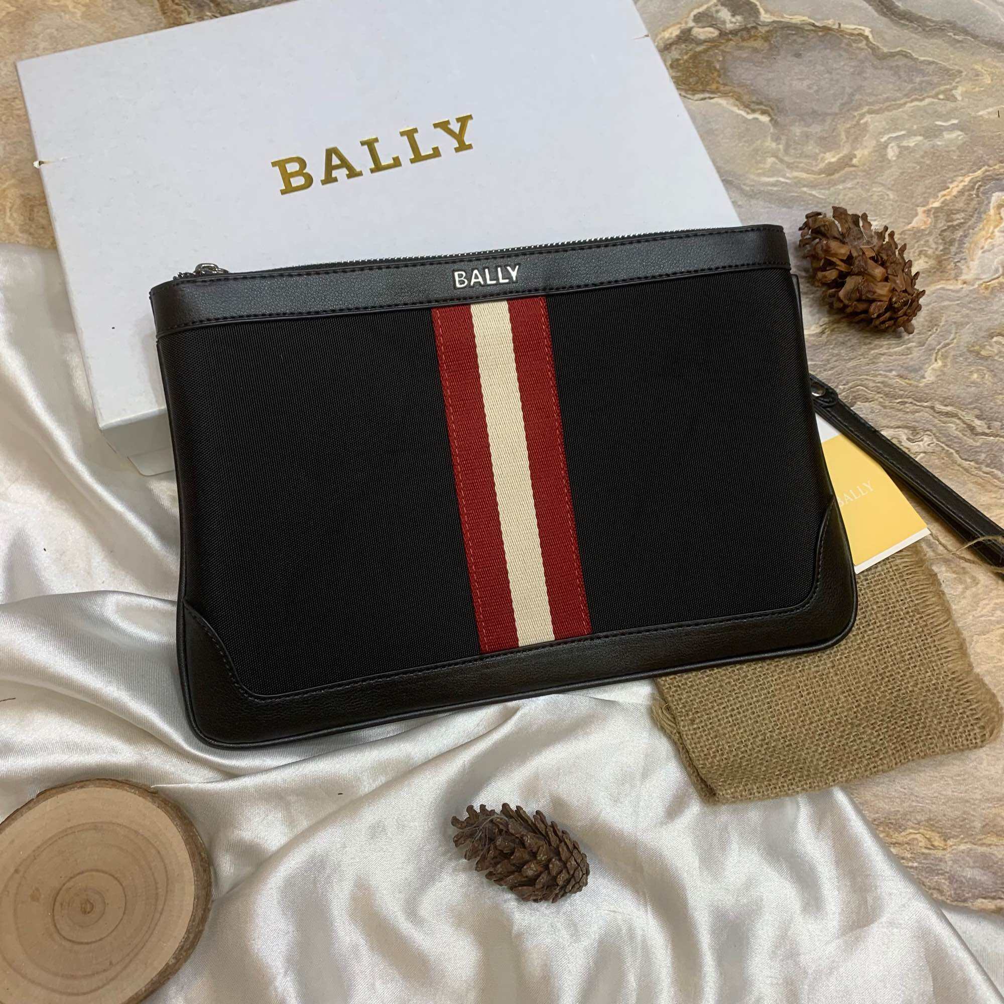 Like new original handbag pria .clutch .pouch bally limitet edition