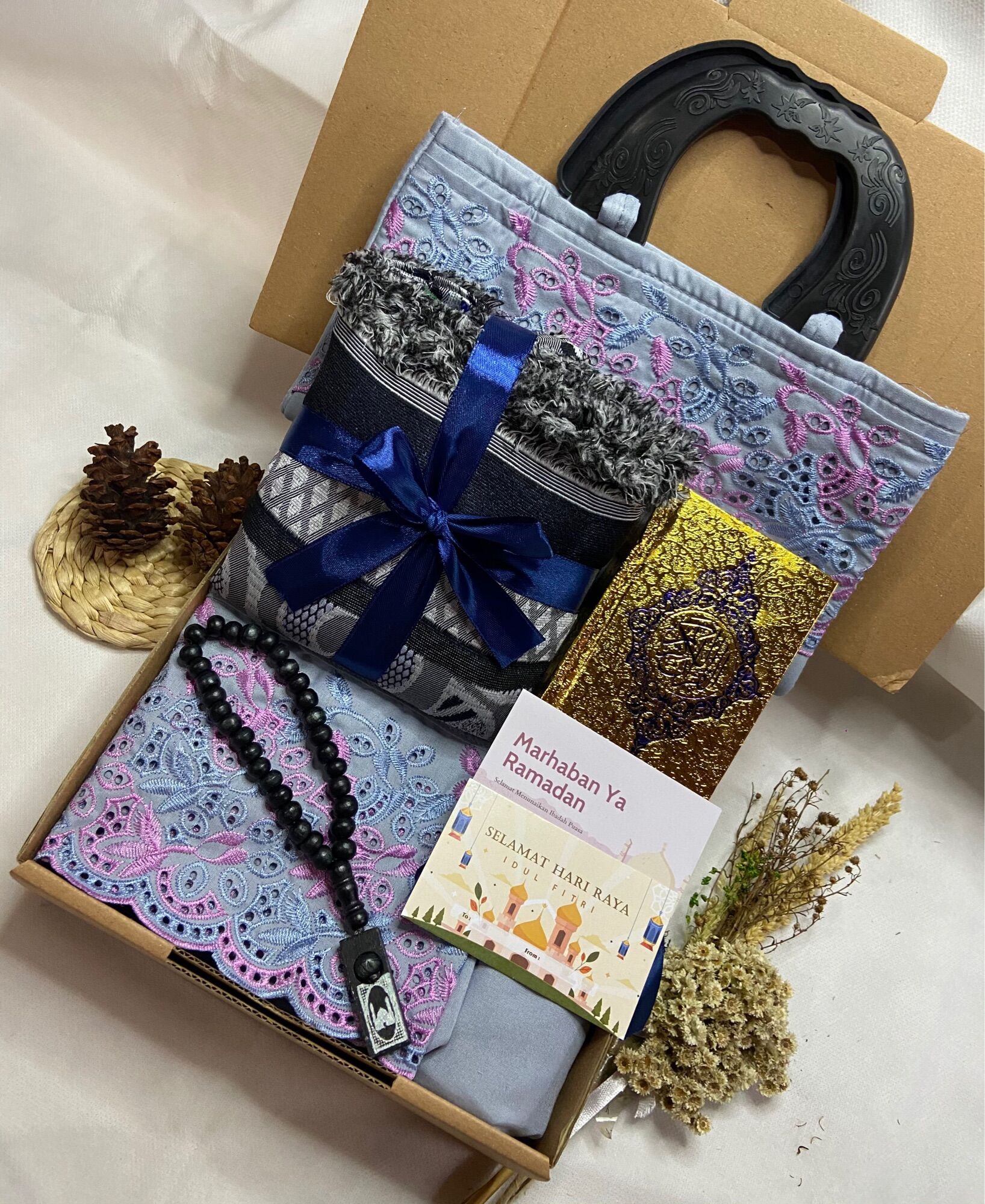 HAMPERS MUKENA MUSLIMAH SPESIAL/ hadiah kado hadiah box ultah uang tahun pacar alat ibadah cewek