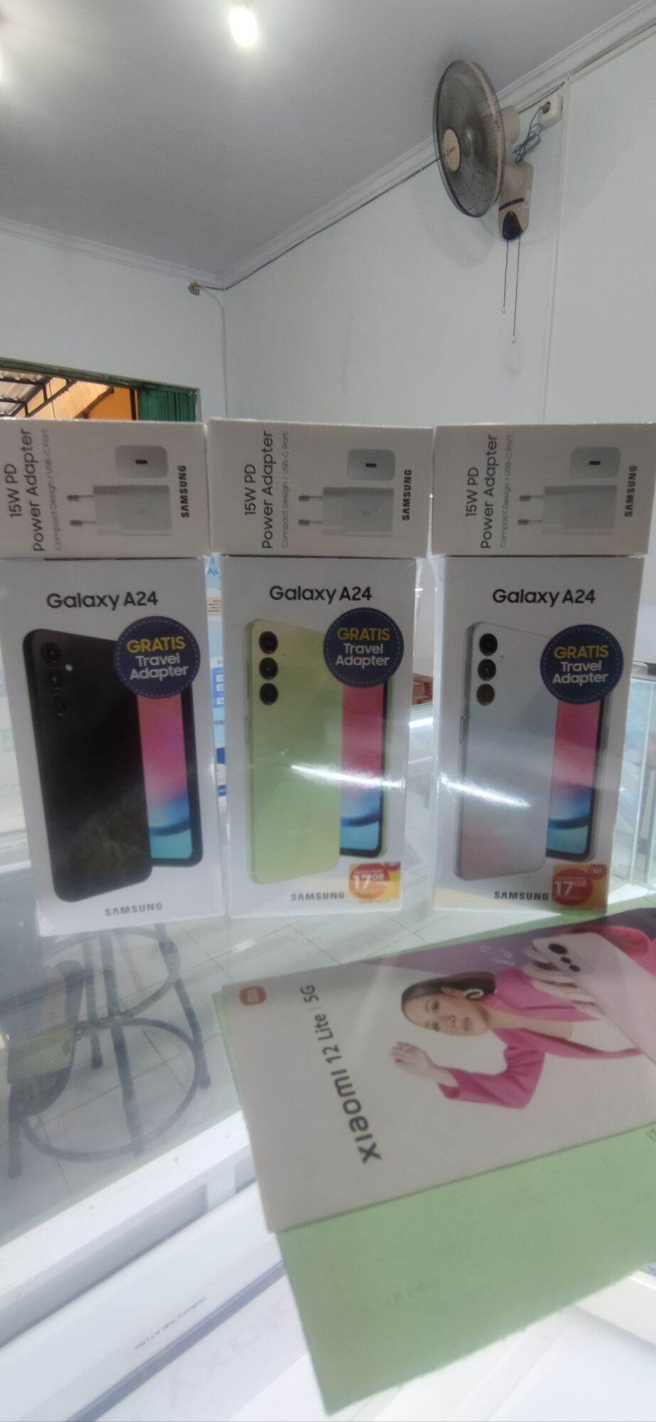 samsung galaxy a24 8/128 resmi bnib Giá 3,199,000 Đồng*Miễn phí vận chuyển
