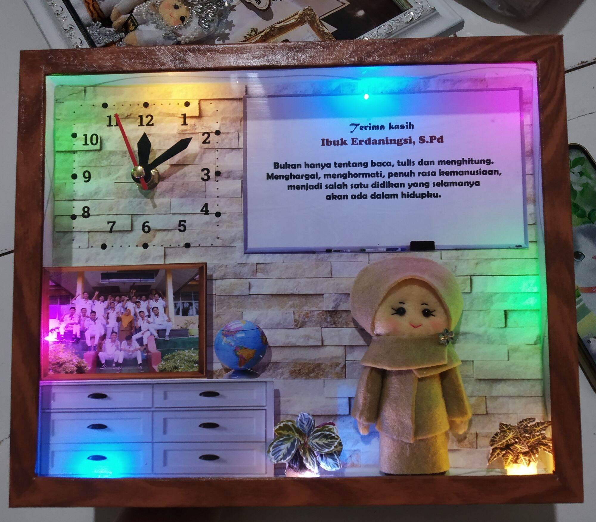 guru's hadiah, Farewell to the guru, Thank You guru, guru's Birthday, Mica Box with Active Clock
