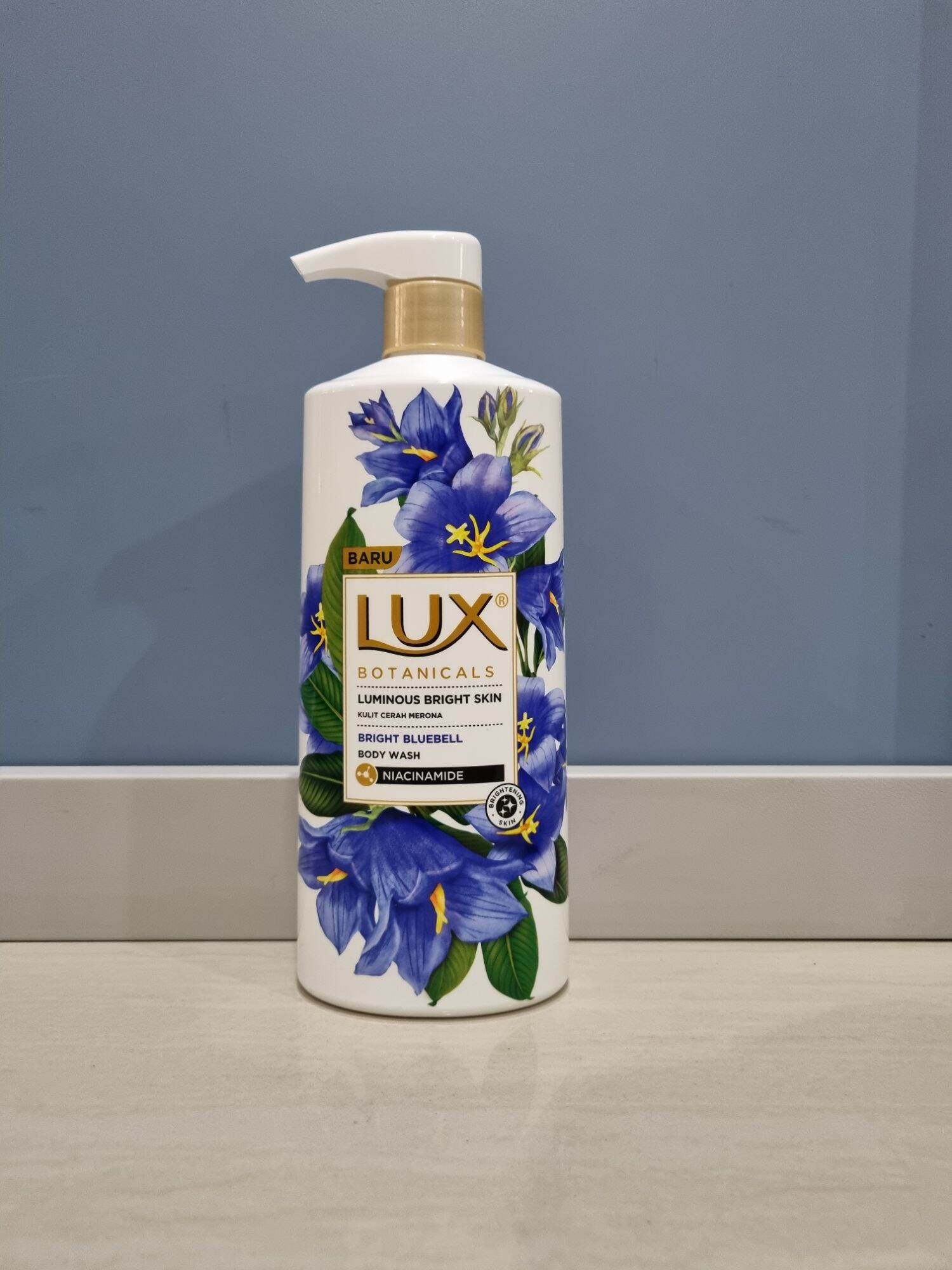 LUX Botanicals bright bluebell niacinamide body wash sabun mandi 580ml