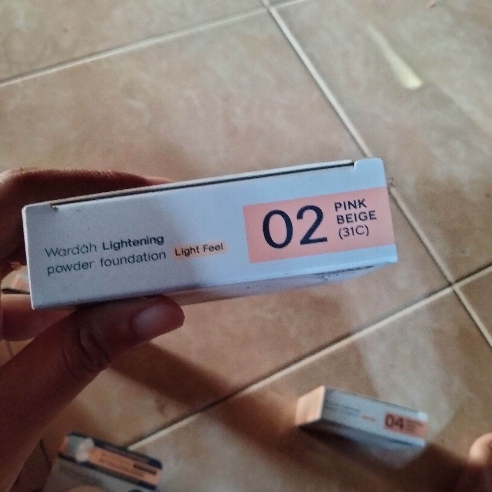 bedak padat wardah lightening flawless