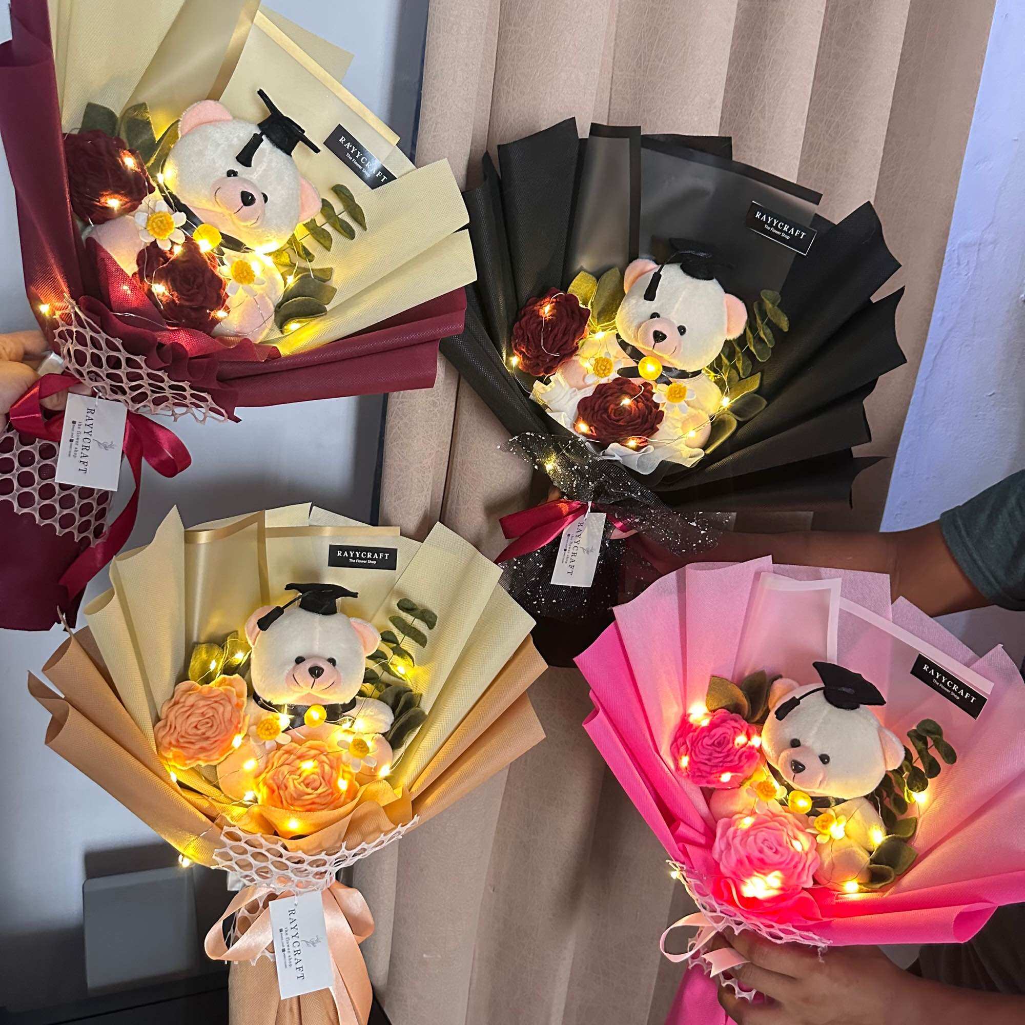 Buket Bunga Wisuda Murah Bucket Kain Flanel Premium Bonus Lampu LED Light Kado Unik Ultah Ulang Tahun…
