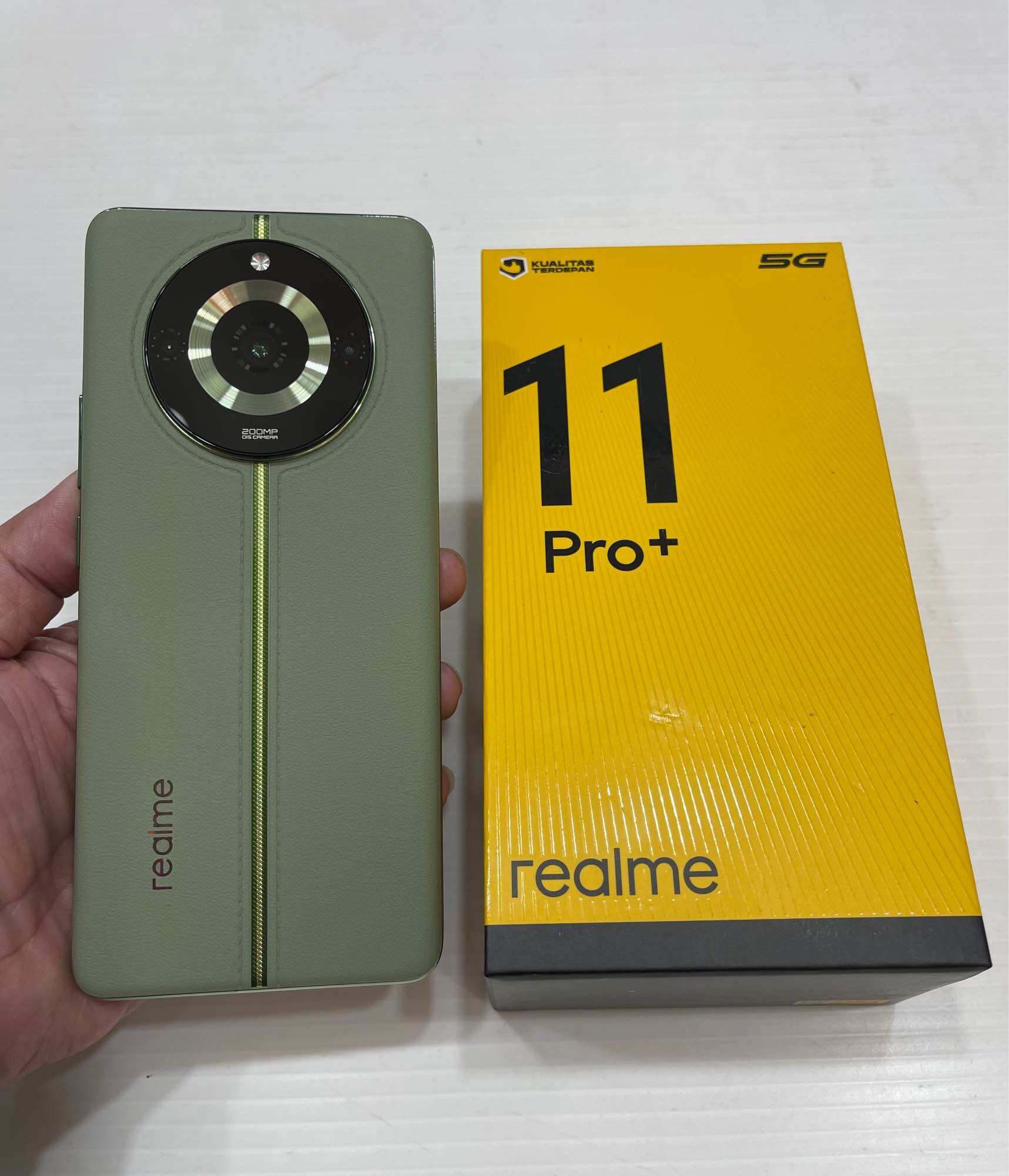 Handphone realme 11 pro plus 12/512gb Harga 3,300,000 rupiah*Gratis Ongkir