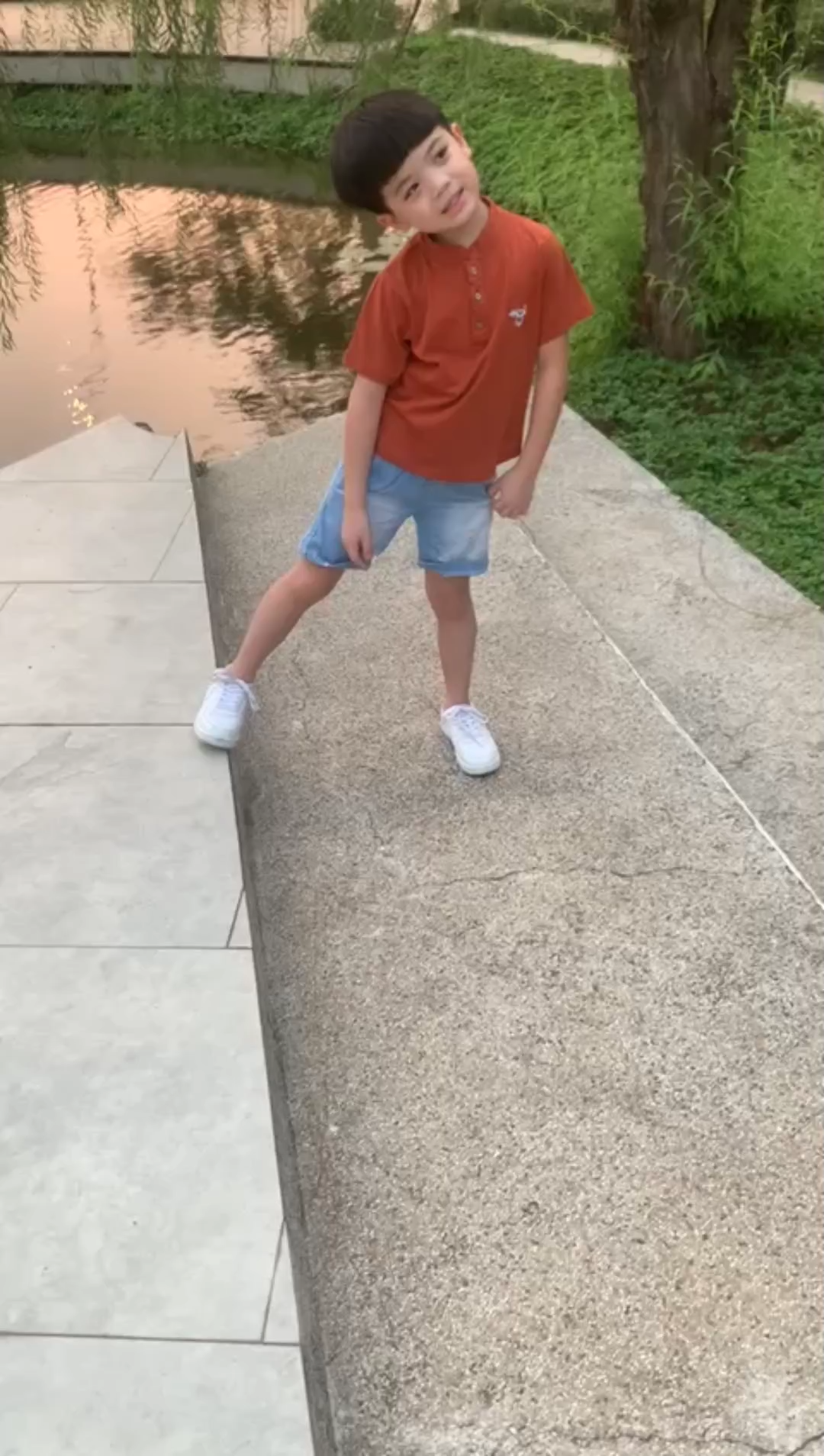 Kaos Anak Cowok Oscar Smilee Warna Coklat Tua Size 1-5 Tahun