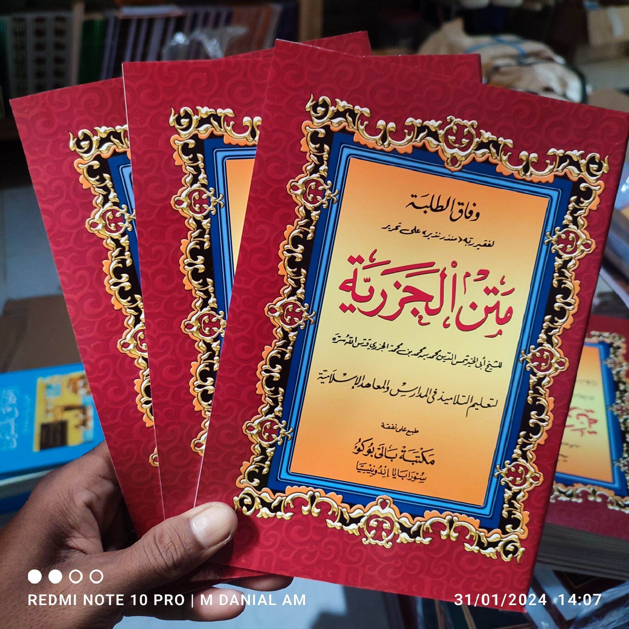 U tugadi va ular uni sikishni davom ettiradilar Qor bilan jinsiy aloqa