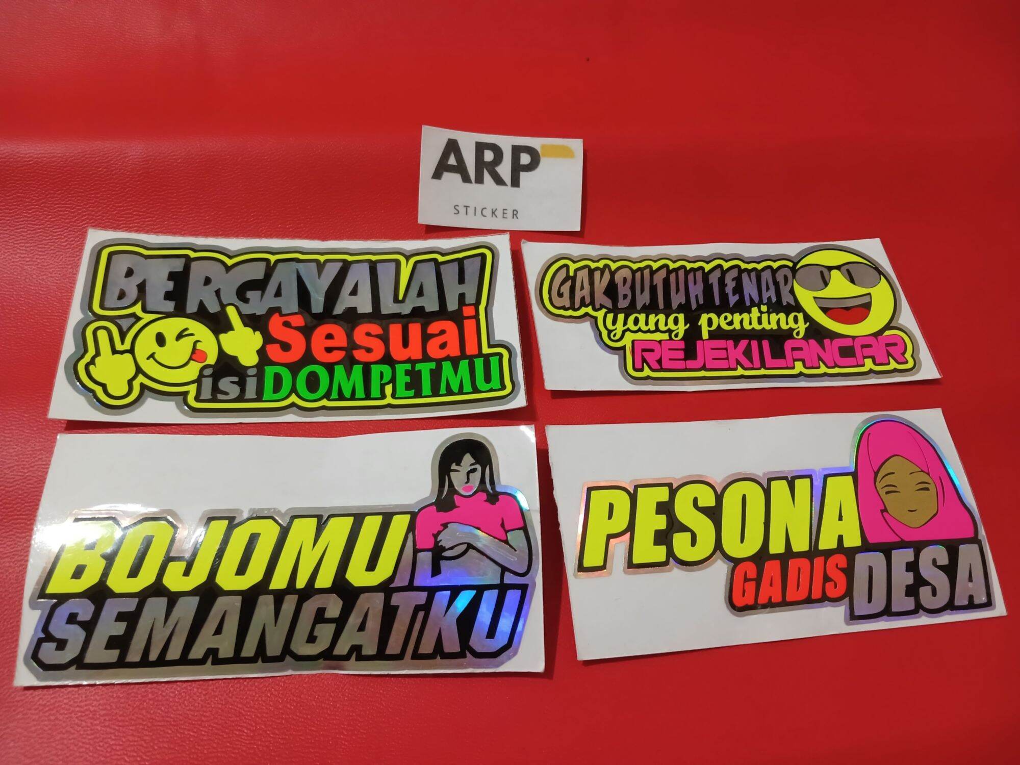 STICKER STIKER BERGAYALAH BOJOMU SEMANGATKU GAK BUTUH TENAR PESONA GADIS DESA Harga  3,500 Ringgit*Penghantaran Percuma