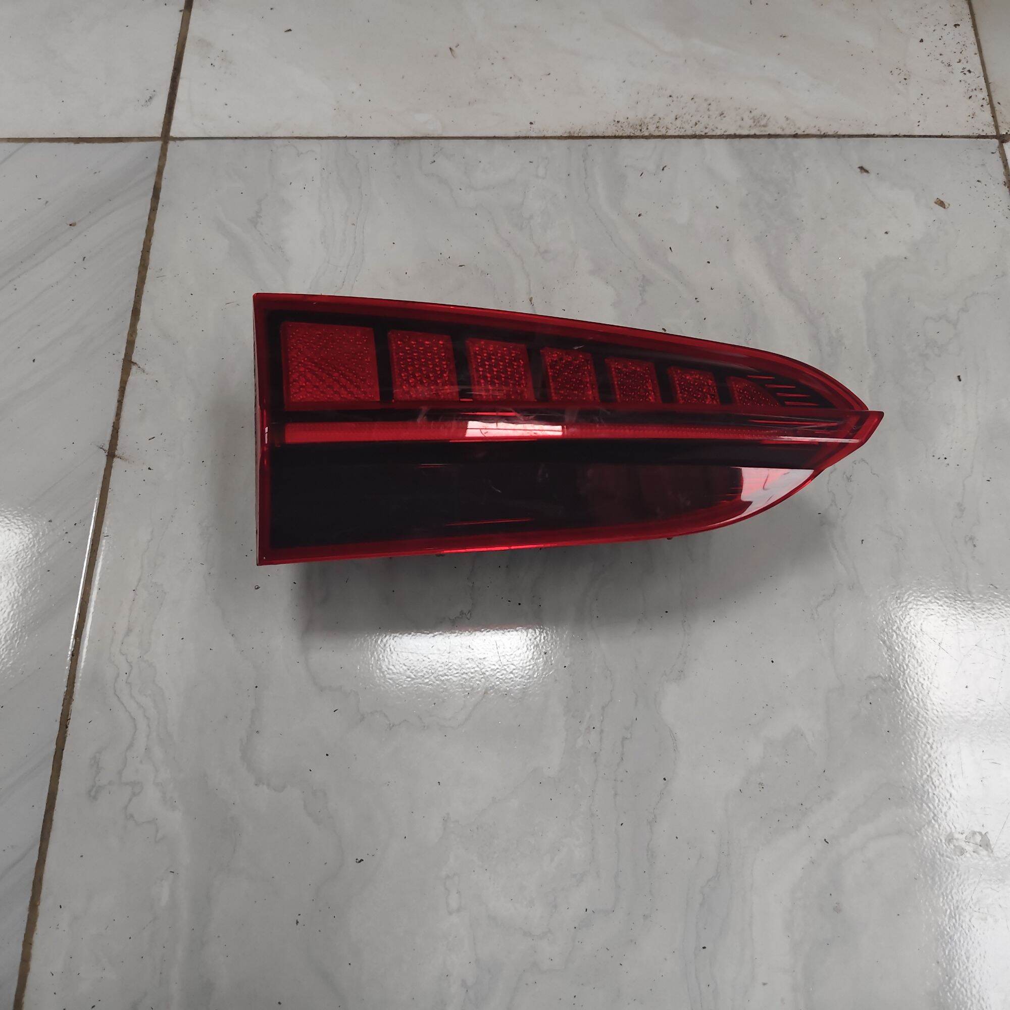 Original rear left trunk light Hyundai Santa 2023 92404s1r Harga 1,500,000 rupiah*Gratis Ongkir