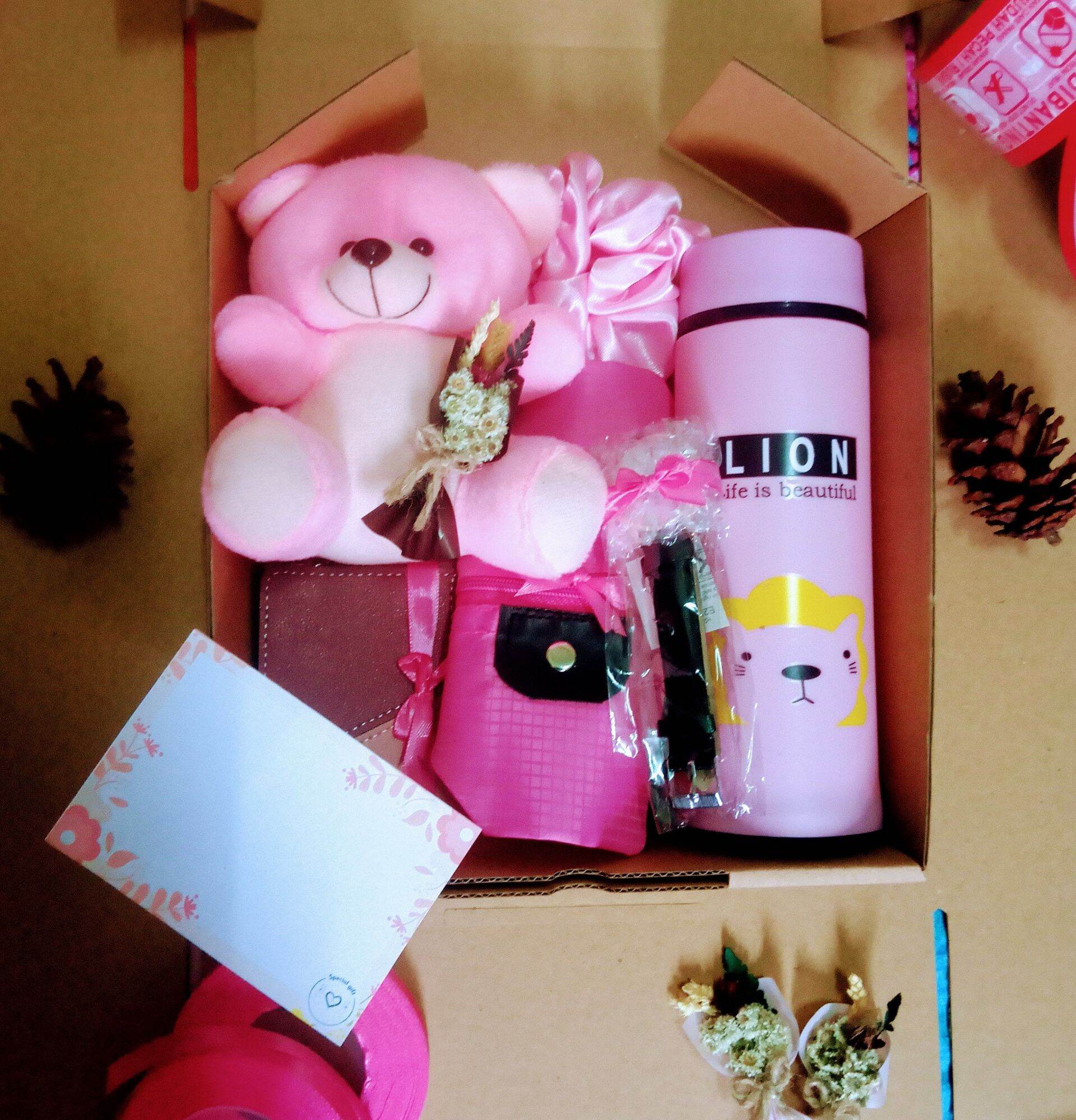 Hampers Kado Cewek Romantis Pink | Anniv hadiah box ISI Boneka Teady Bear Mini , Kunciran Ikat Rambut…