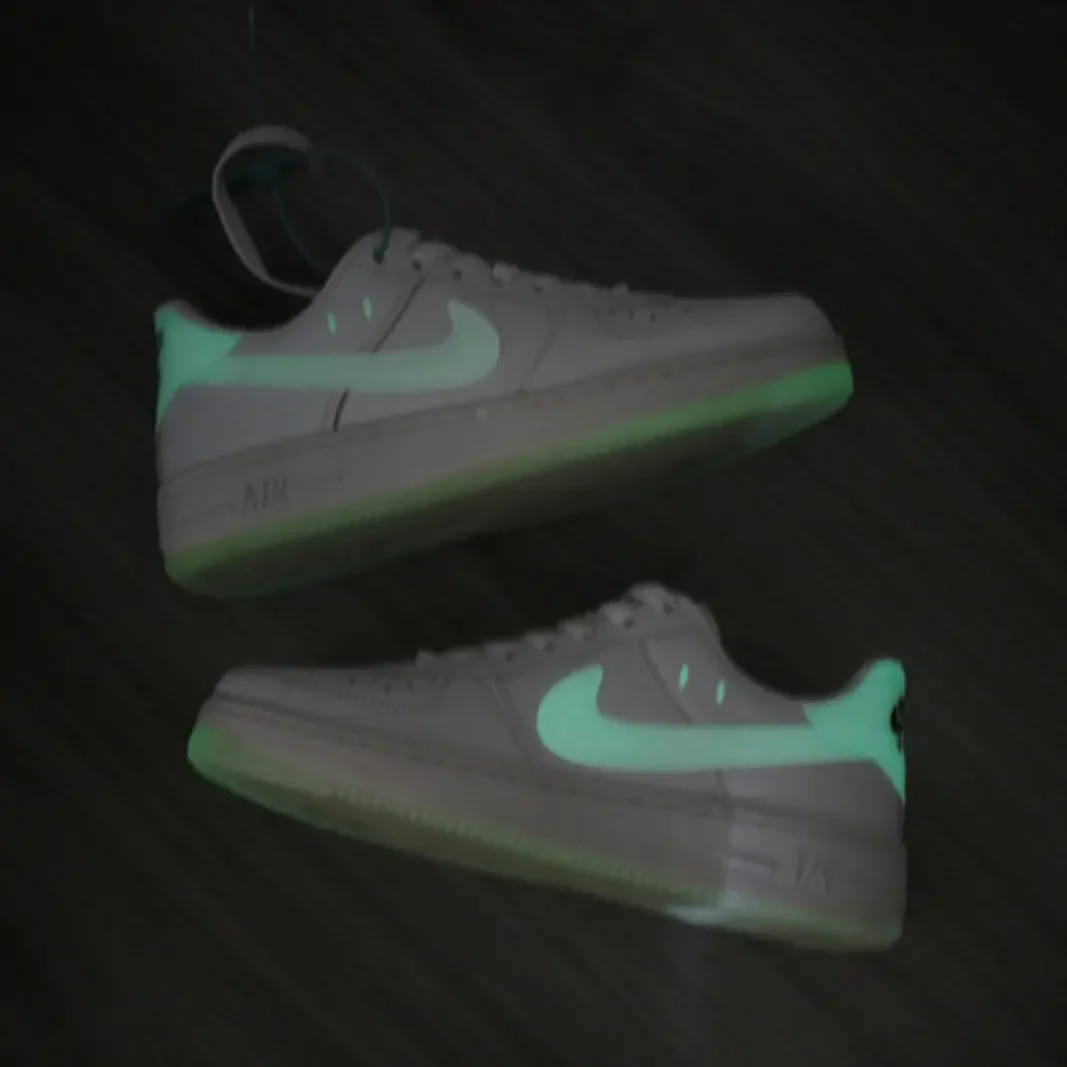 nike air force glow