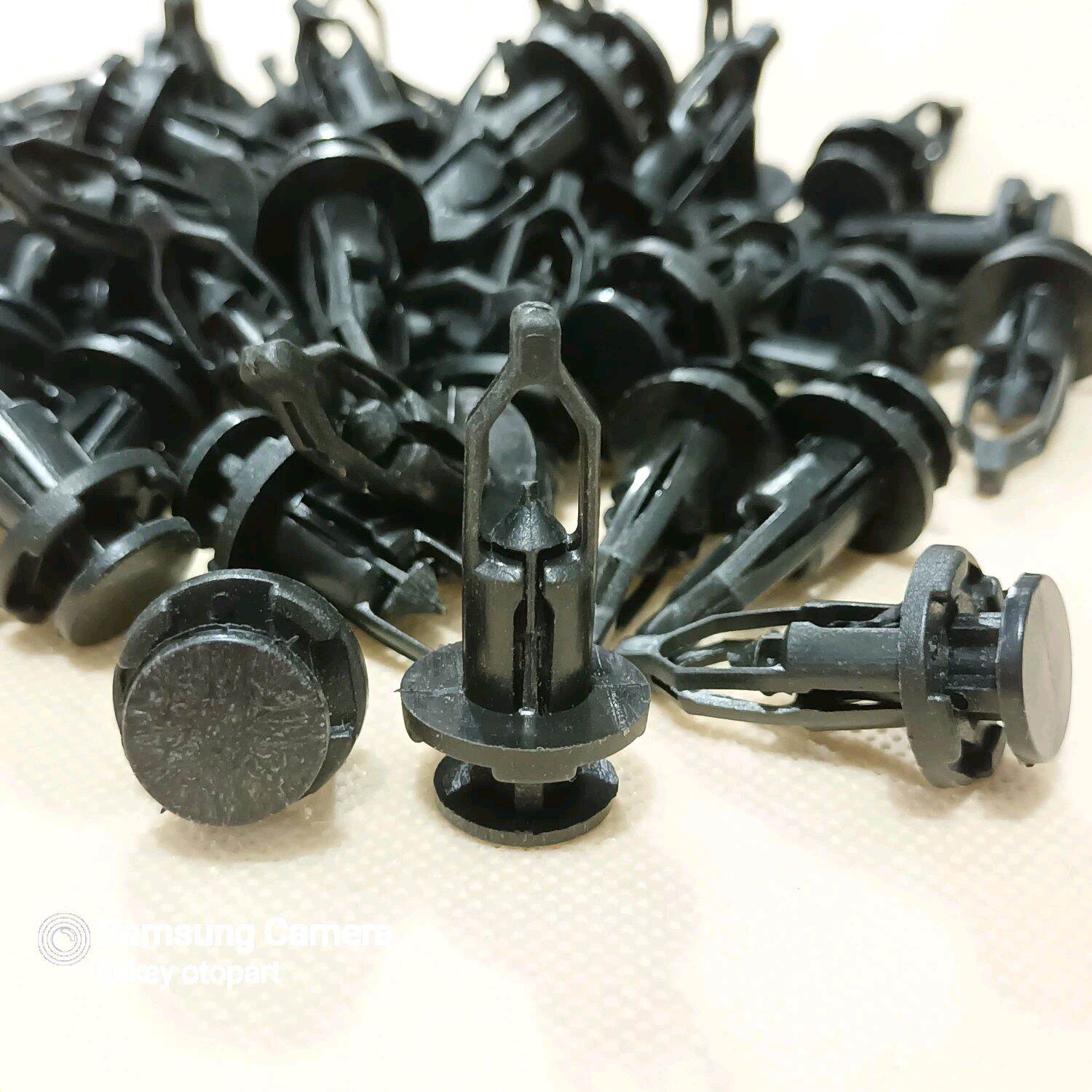 kancing clip klip bemper toyota innova inova,fortuner,hilux Original Harga 2,000 rupiah*Gratis Ongkir