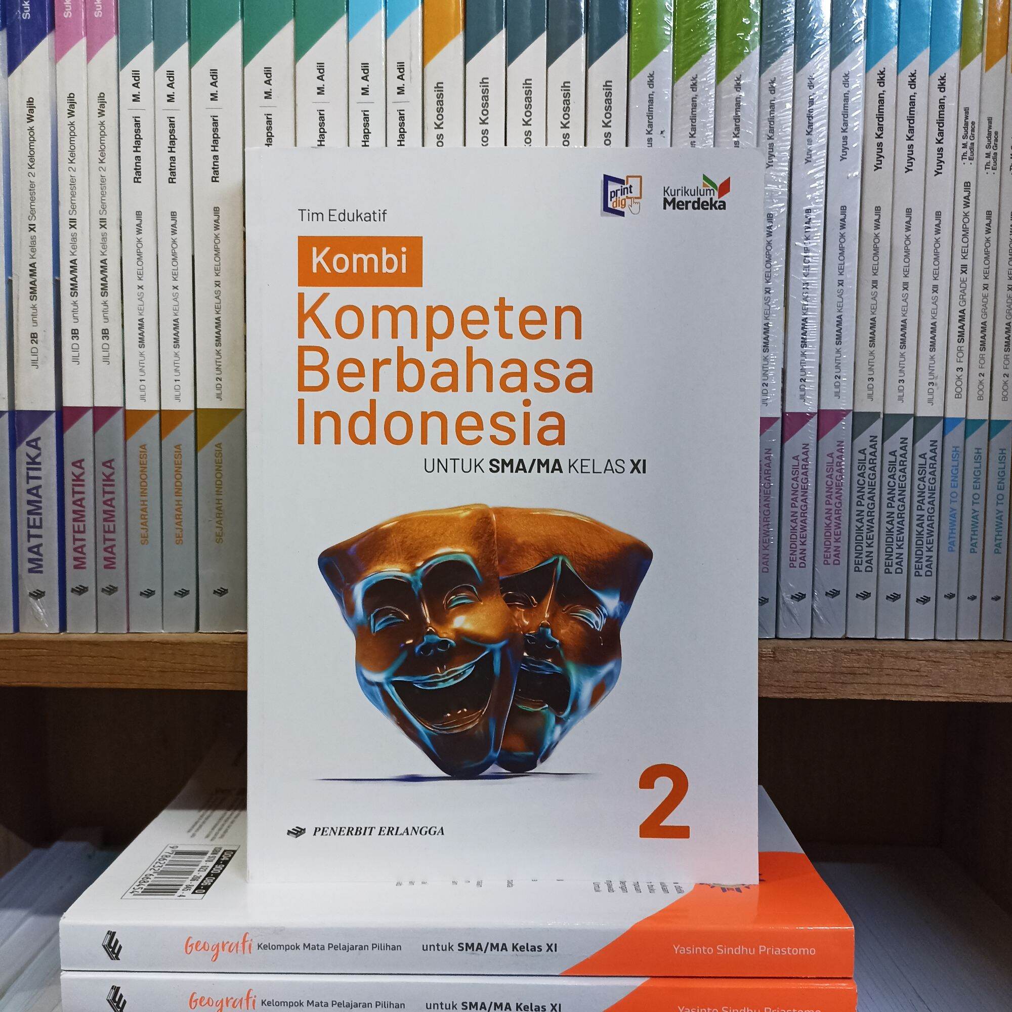 Buku Kombi Kompeten Berbahasa Indonesia SMA Kelas XI.11 Kurikulum