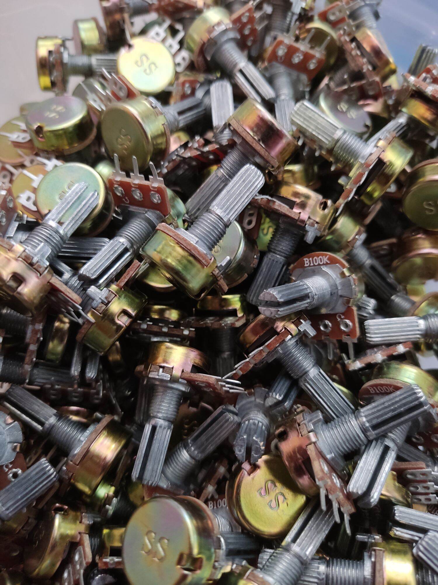 potensio mono 100K isi 10 Harga 16,000 rupiah*Gratis Ongkir