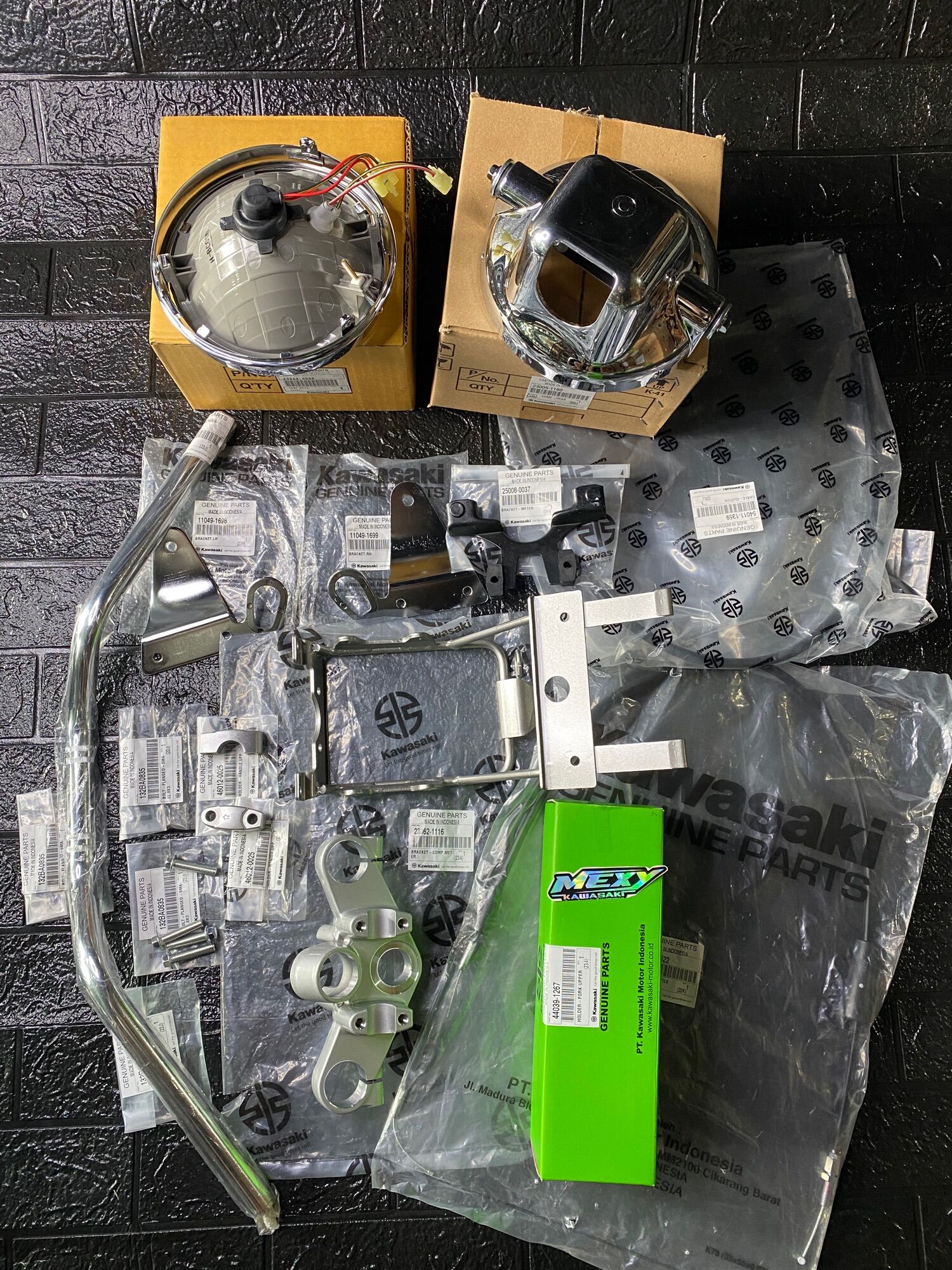 LAMPU BULAT FULSET STANG NINJA SS NINJA R NINJA M NINJA L NINJA J UP KE NINJA SS ORIGINAL KAWASAKI Harga 1,077,000 rupiah*Gratis Ongkir