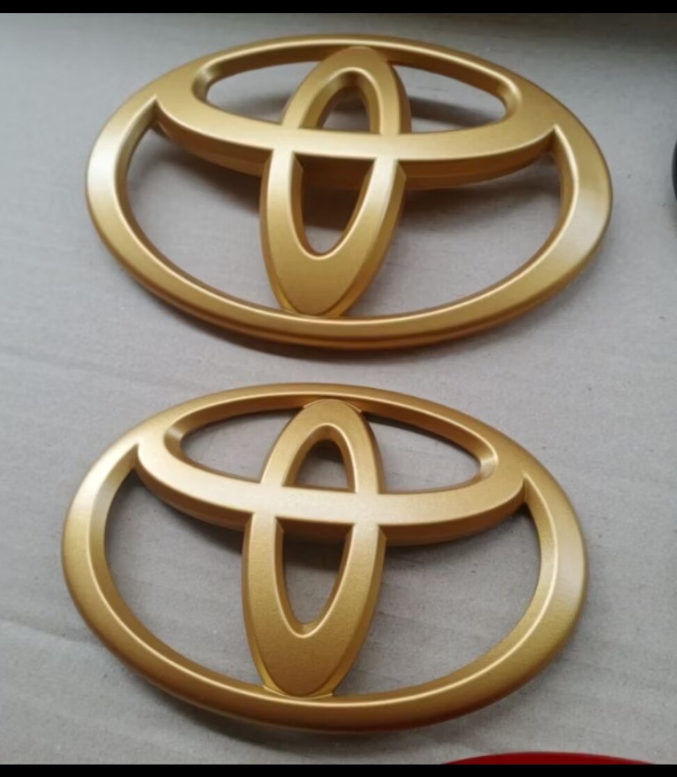 Emblem Logo Breket Toyota Innova 2012-2015 ukuran 14 cm Harga  20,000 Ringgit*Penghantaran Percuma