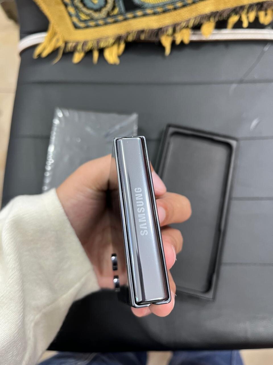 samsung z flip 5G Giá 9,000,000 Đồng*Miễn phí vận chuyển