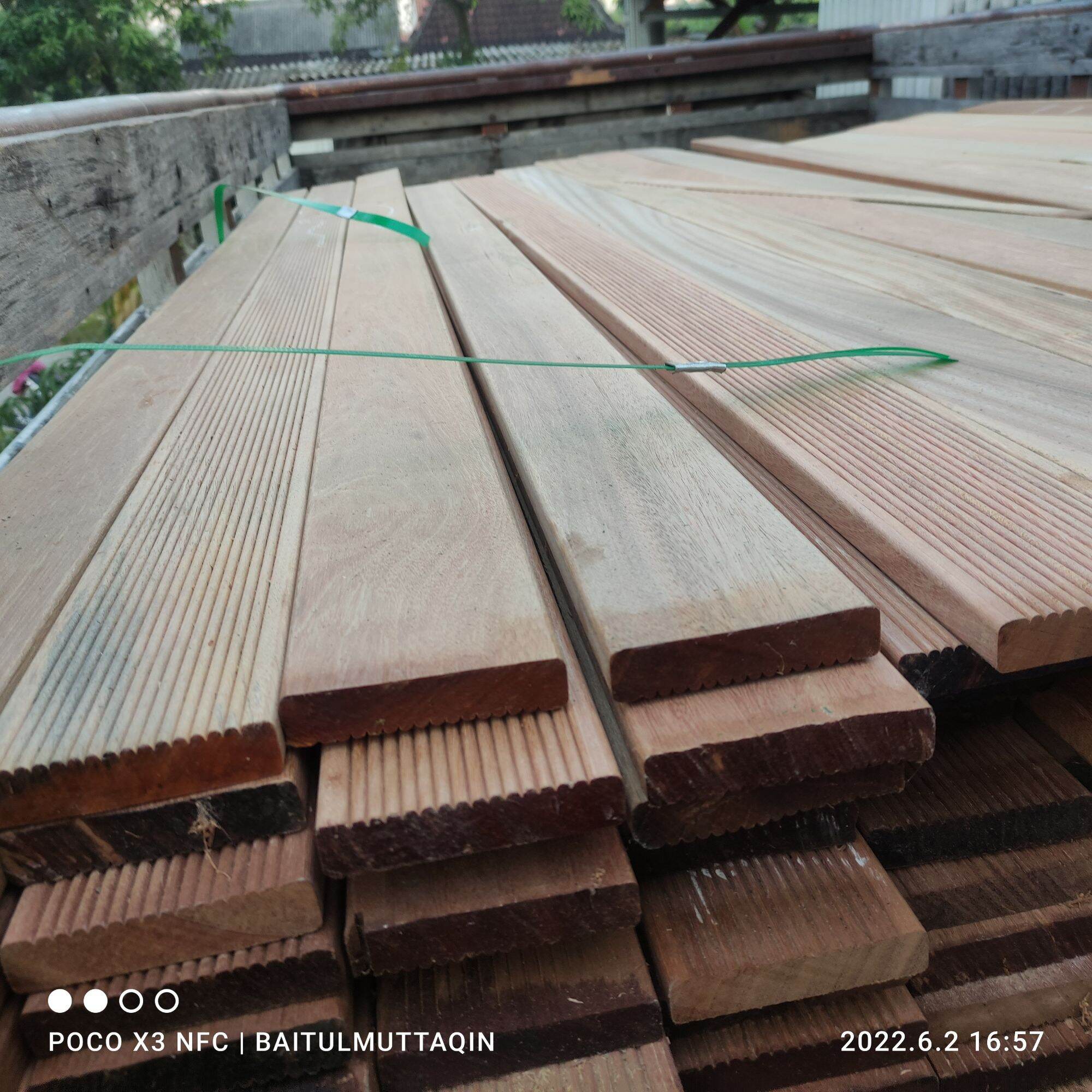 Papan Kayu Lantai Pagar Dinding Decking Kayu Bengkirai Ex Export 210 cm