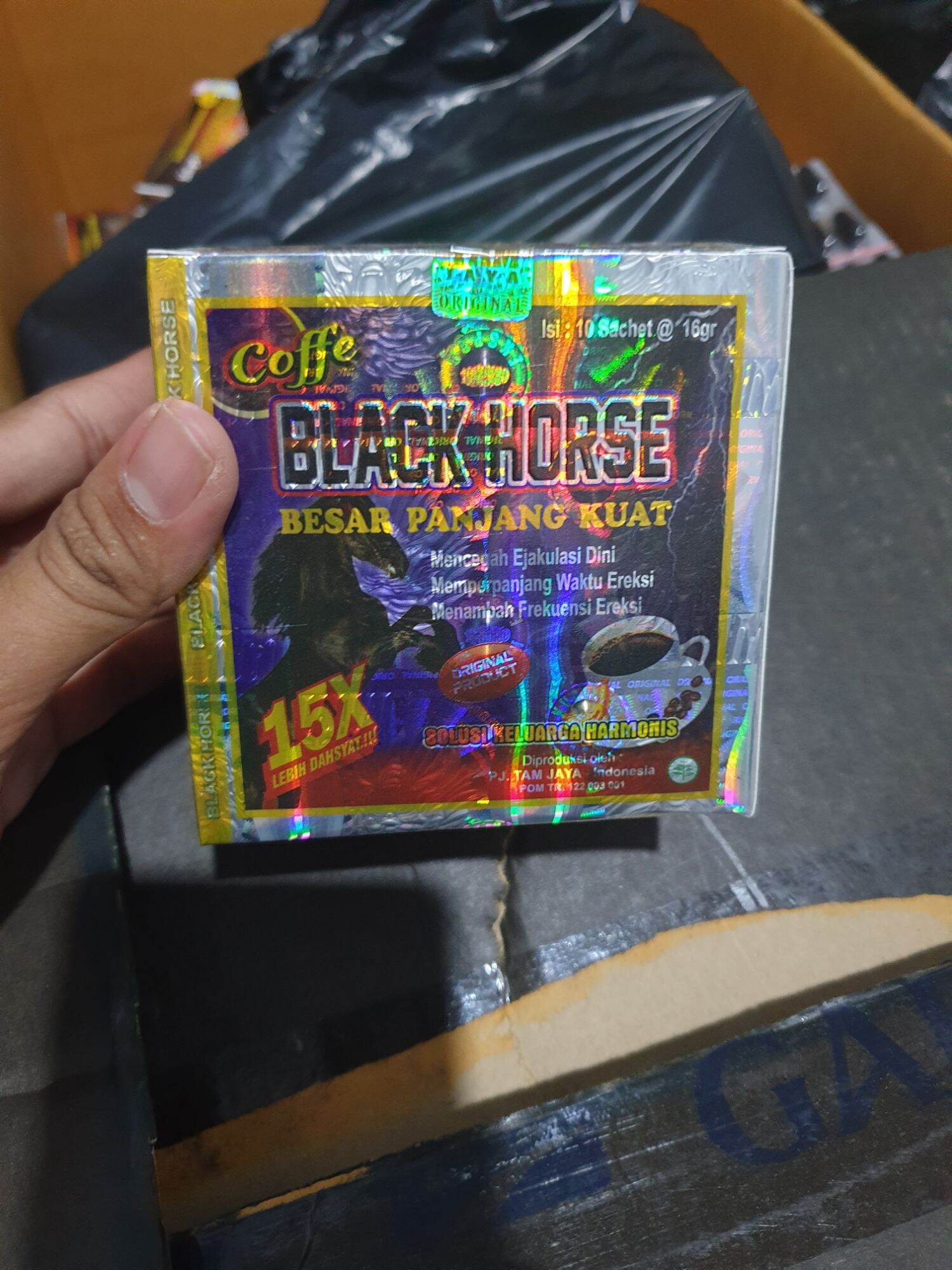 1 box isi 10 saset kopi black horse ori