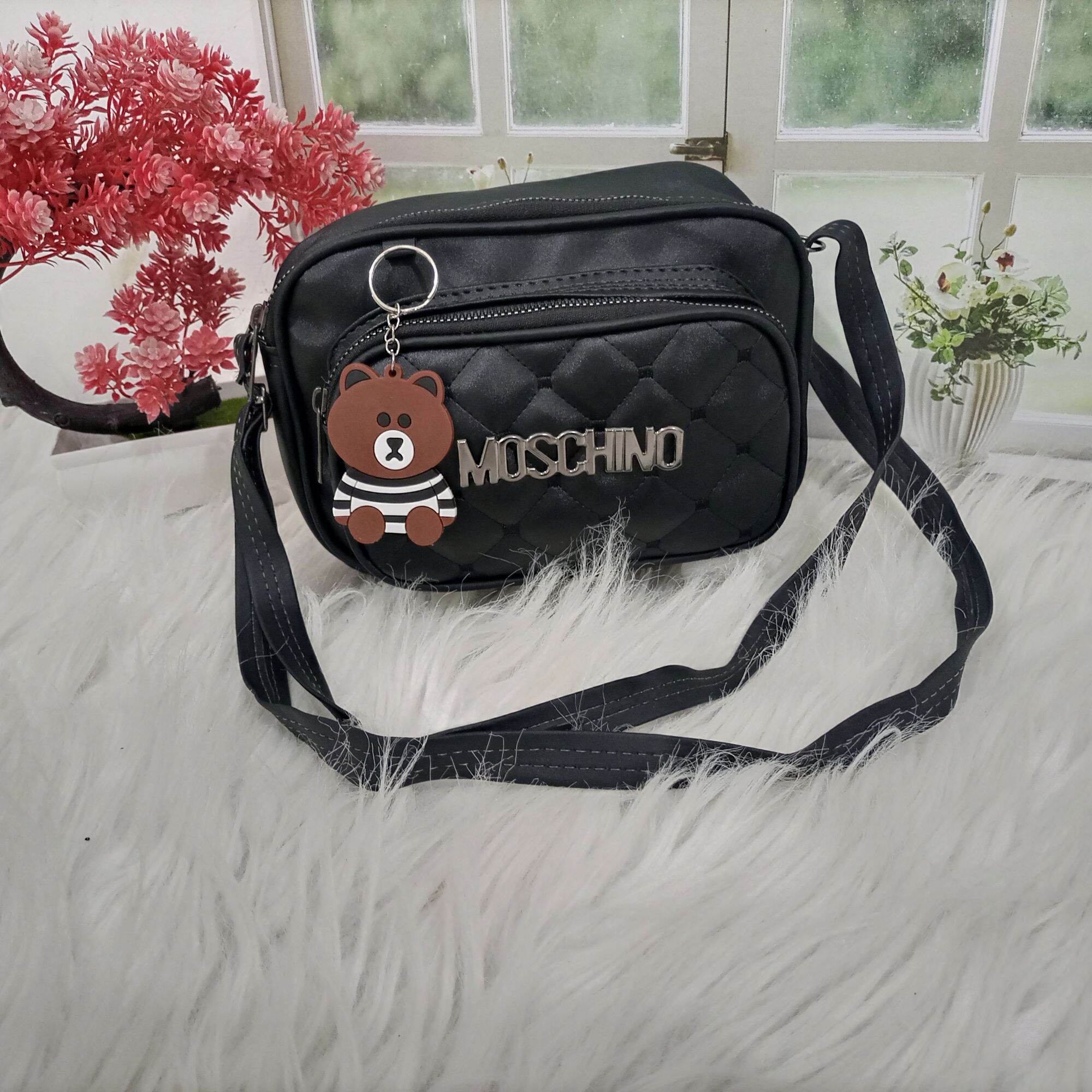 Tas moschino store sling bag