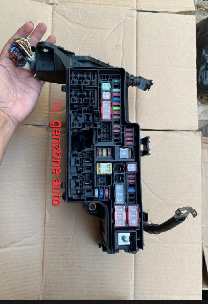 fuse box sekring mobil innova reborn fortuner vrz hilux revo baru original Harga 825,000 rupiah*Gratis Ongkir