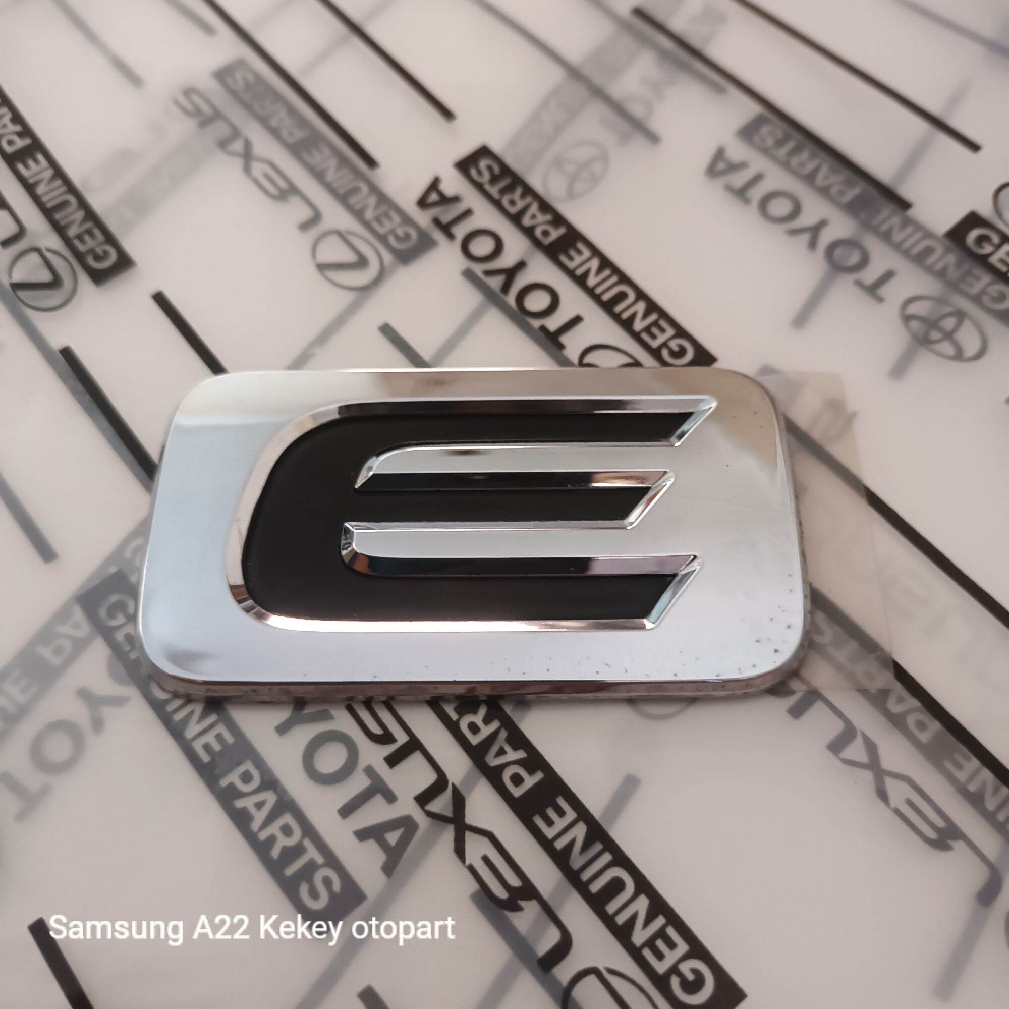 emblem logo bagasi tipe E toyota innova fortuner hilux alpahrd original Harga 40,000 rupiah*Gratis Ongkir