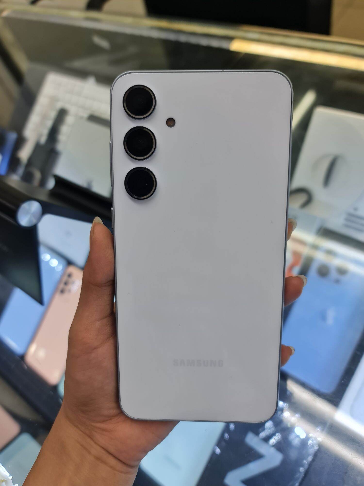 SAMSUNG A56 8/256GB LIKE NEW Harga  4,700,000 Ringgit*Penghantaran Percuma