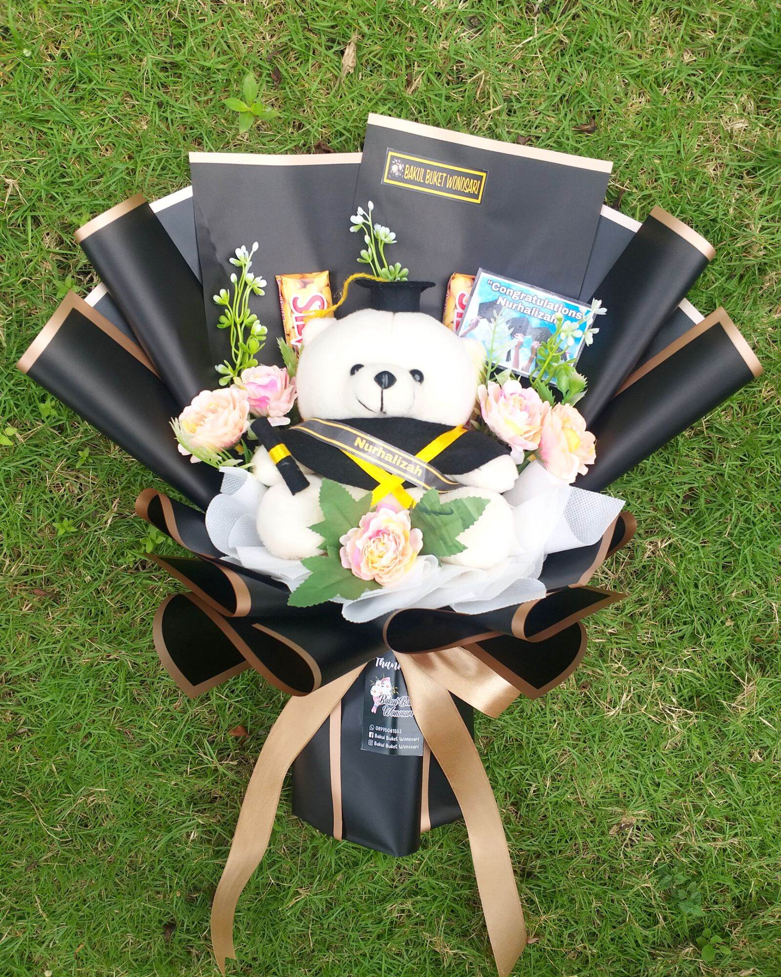 Buket Boneka wisuda 2 coklat silverqueen