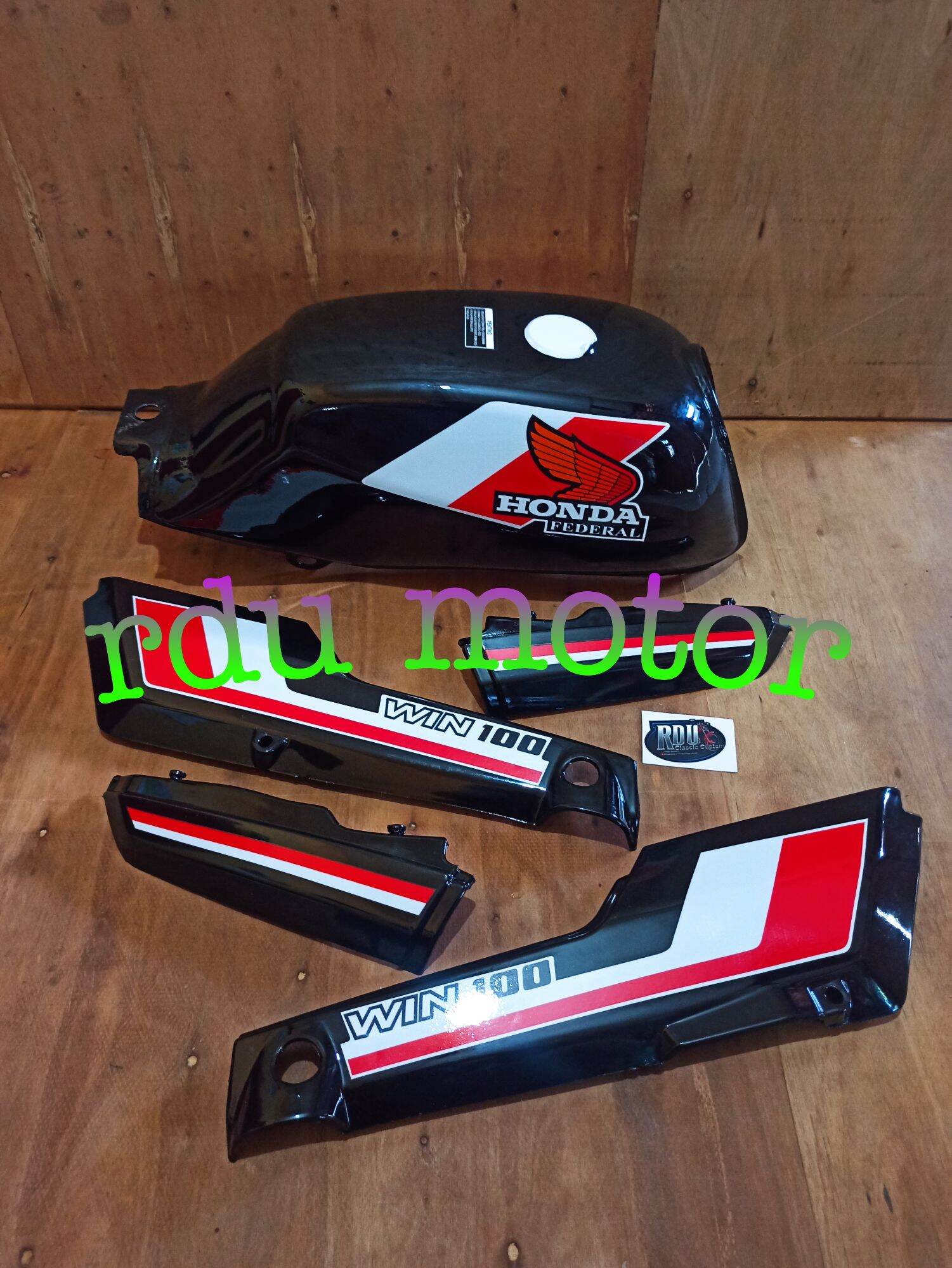 tangki honda win 100 set cover body lengkap warna hitam plus striping