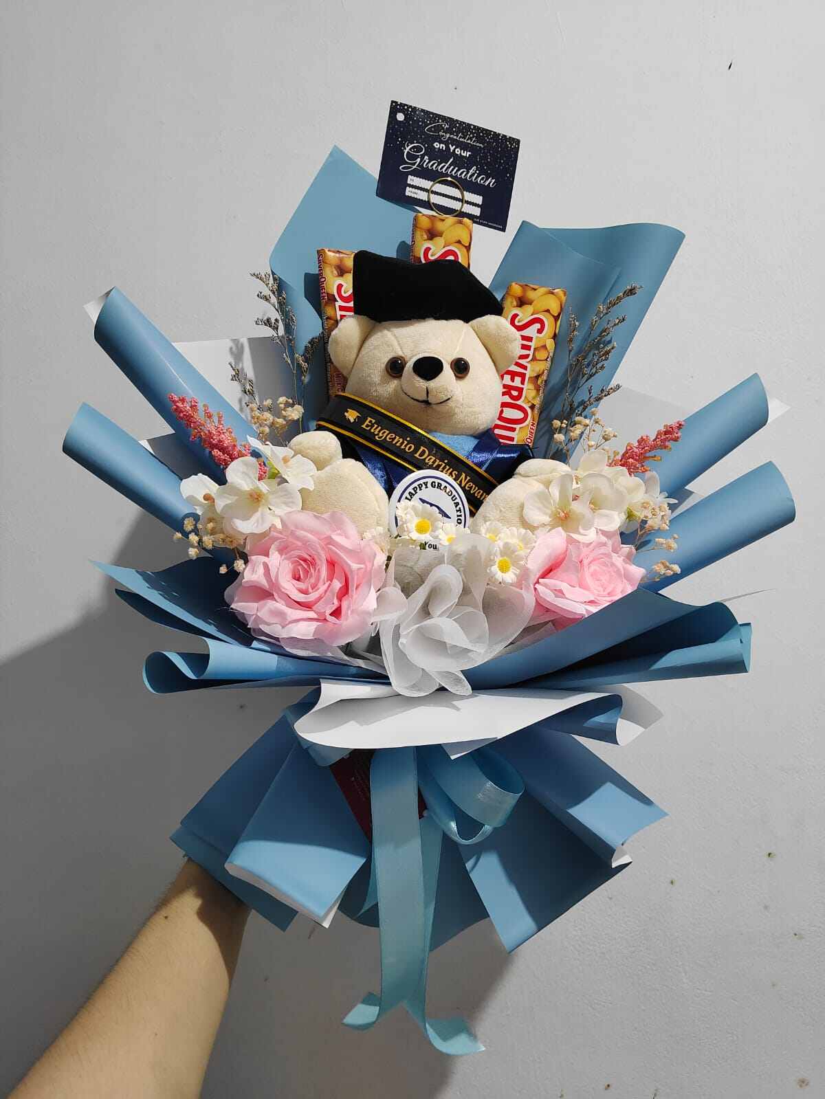 Buket Coklat Wisuda Besar Bisa Custom Nama | Buket Boneka | Buket Wisuda | Buket Bunga artifisial