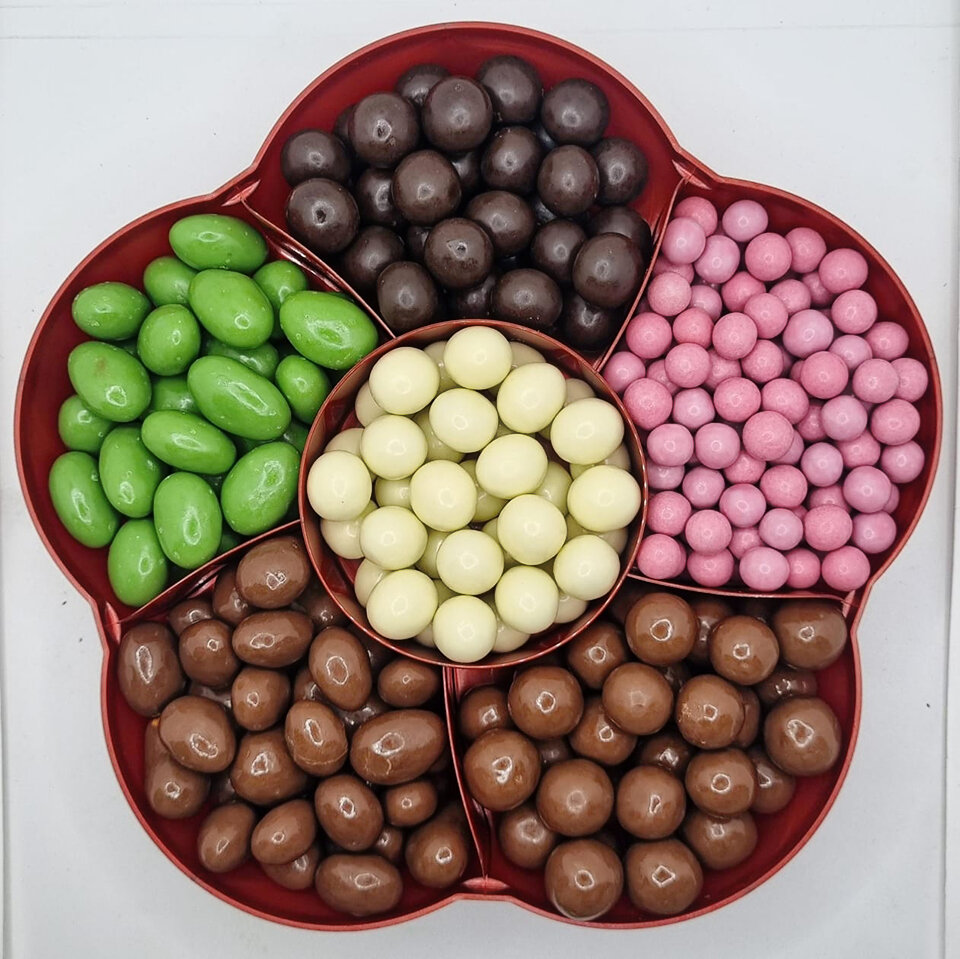Eid Hampers/Eid Chocolate Packages/Delfi Chocolate Parcel with Flowers, Gross Weight 700-870Gr