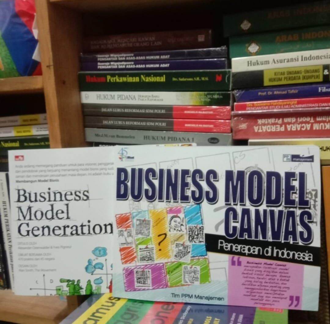 Satu set buku Business model canvas penerapan di Indonesia dan Business