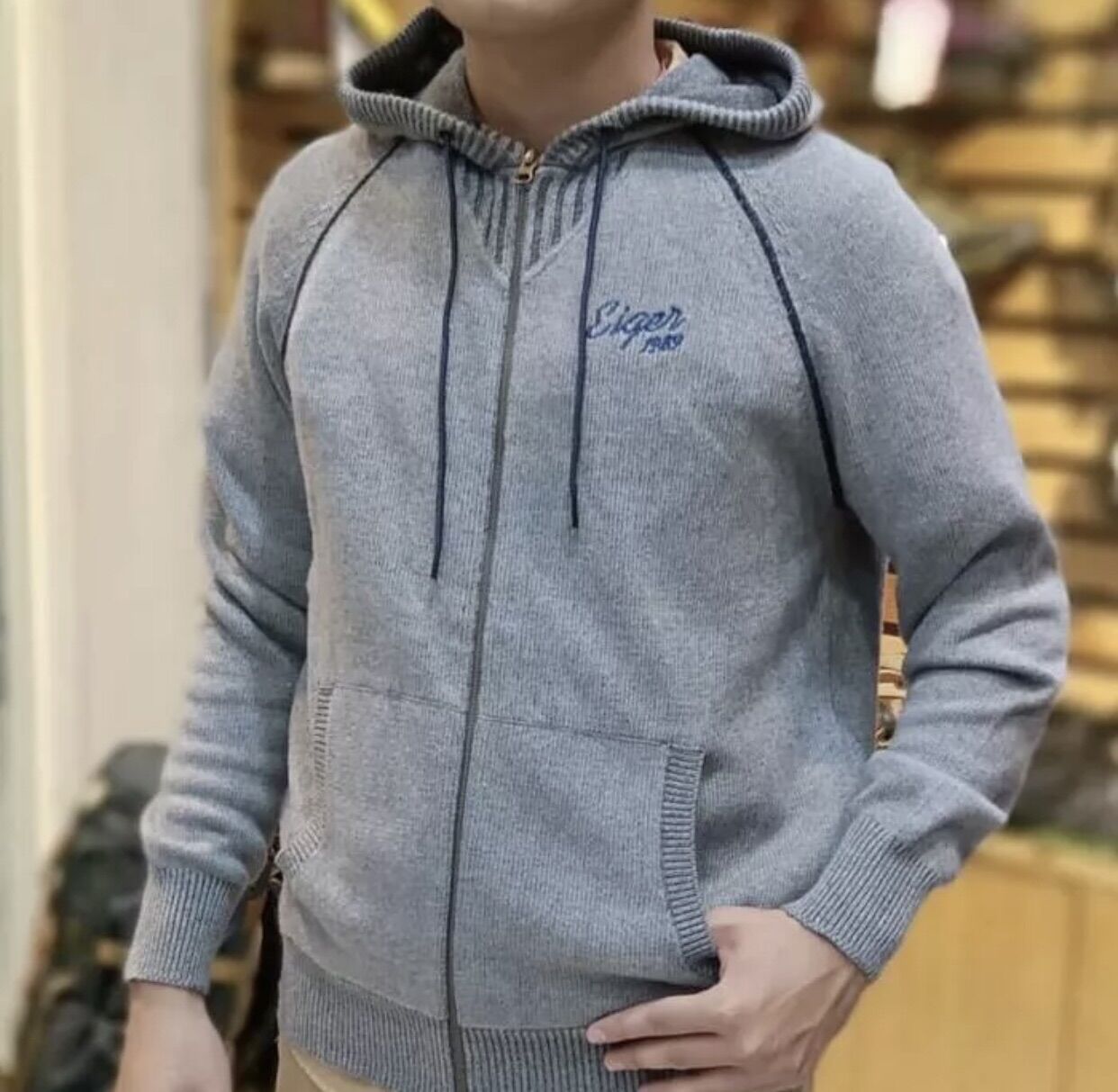 Jual JAKET SWEATER EIGER DARSS 1989 HOODIE NAVY ORIGINAL - XL di Seller  ARSHA_COLLECTION - Karangsinom, Kab. Karawang | Blibli